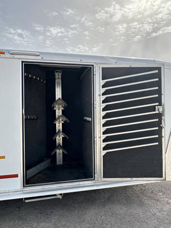 2000 Hart Trailers 5H GN w/ Air Ride Horse Trailer Gooseneck Horse Trailers
