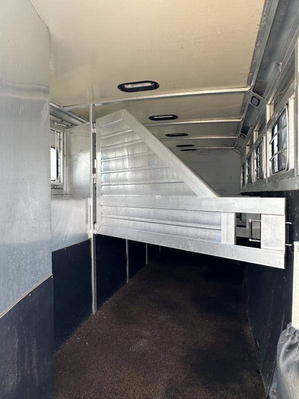 2000 Hart Trailers 5H GN w/ Air Ride Horse Trailer Gooseneck Horse Trailers