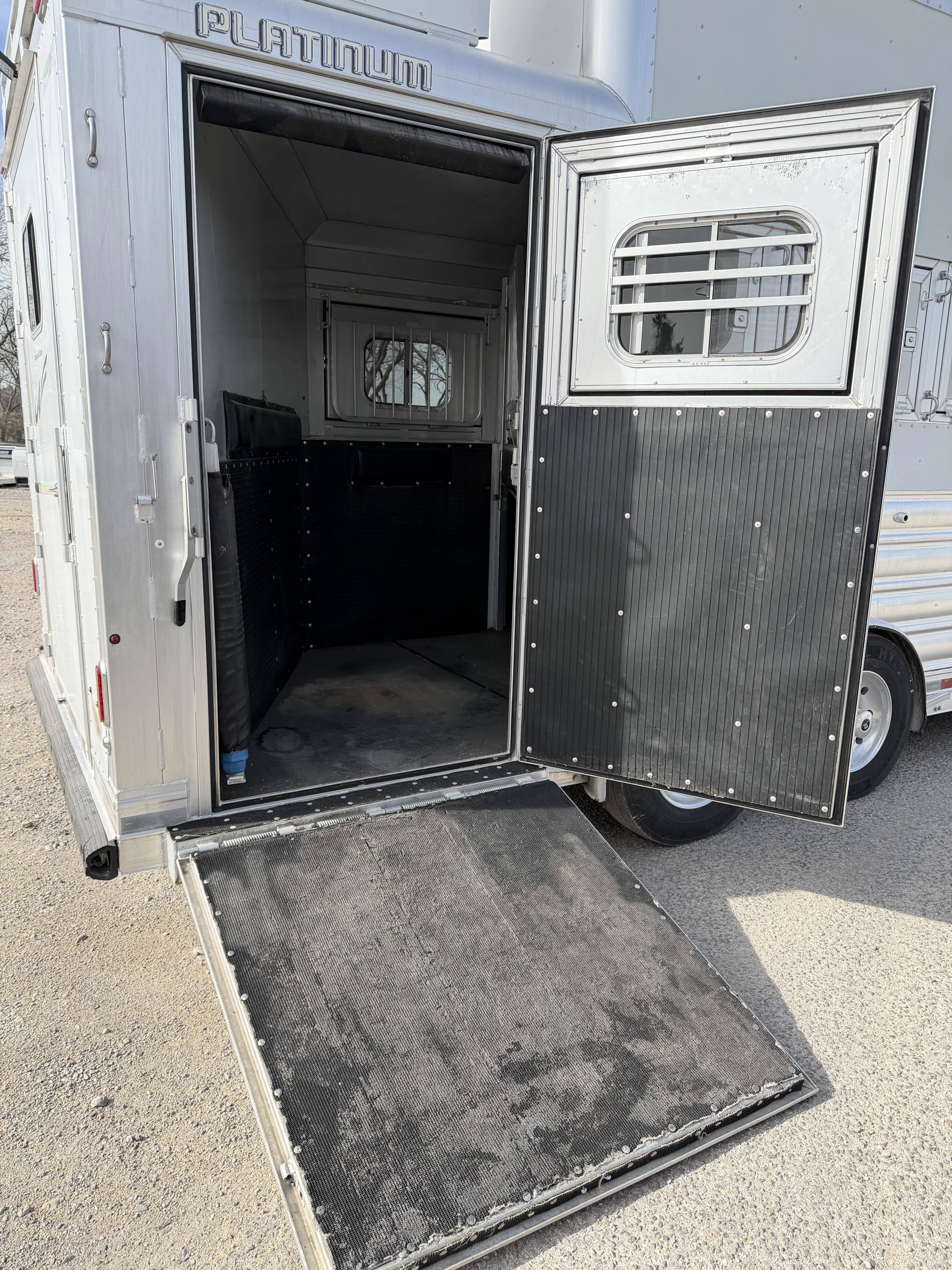 2015 Platinum Coach 4H 15'6 SW Slide Out Side Load Living Quarter Trailers