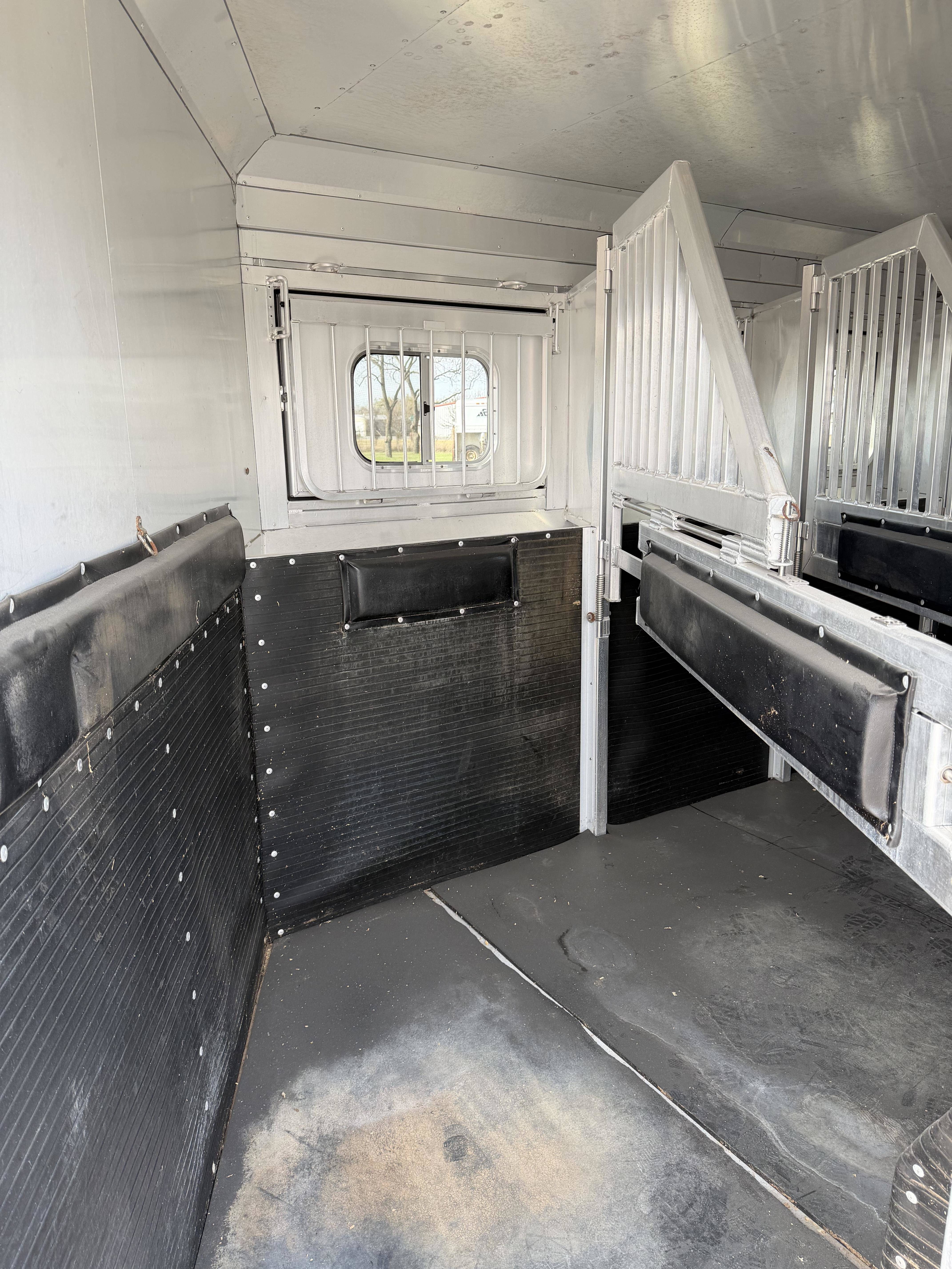 2015 Platinum Coach 4H 15'6 SW Slide Out Side Load Living Quarter Trailers