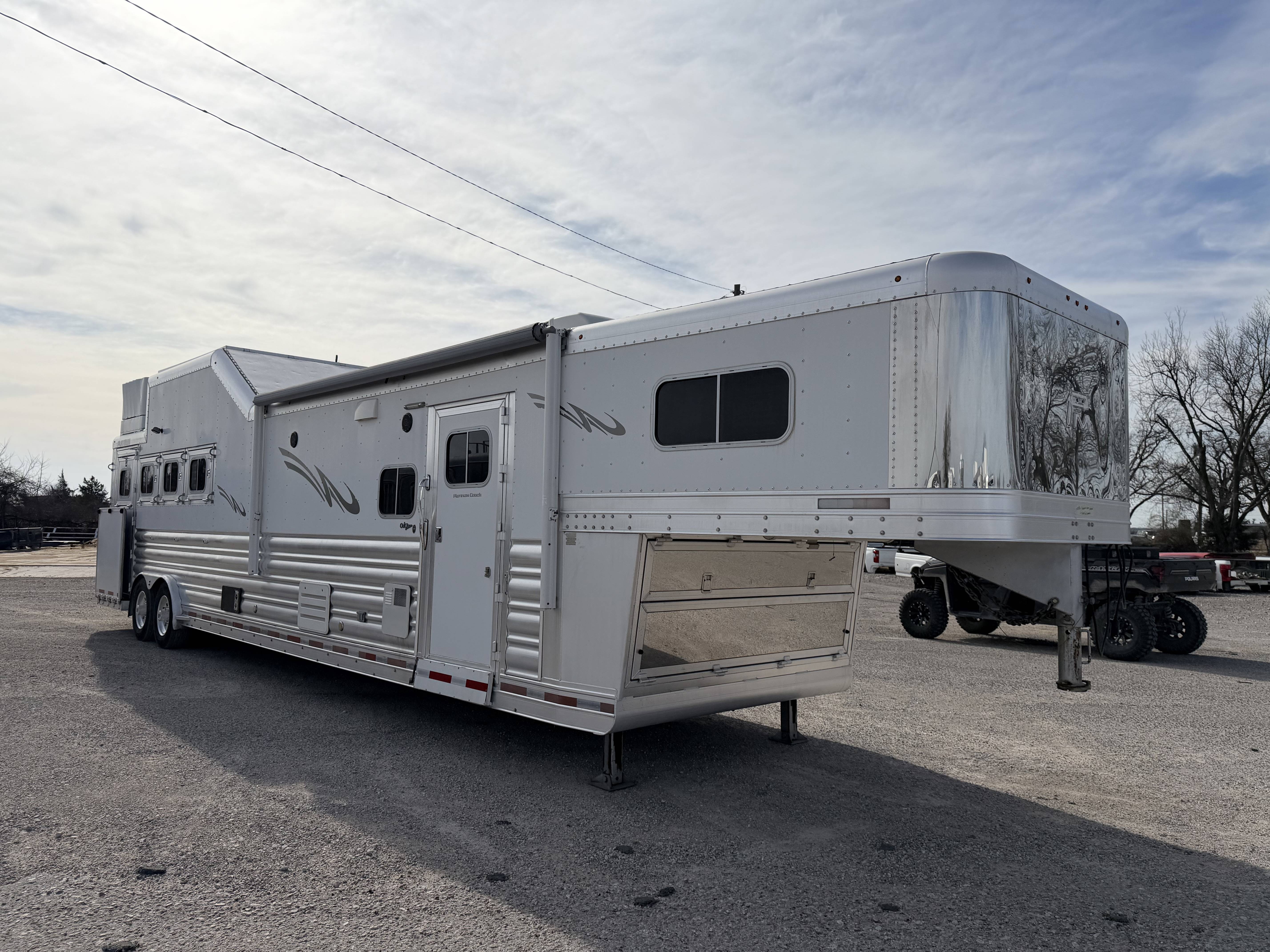 2015 Platinum Coach 4H 15'6 SW Slide Out Side Load Living Quarter Trailers