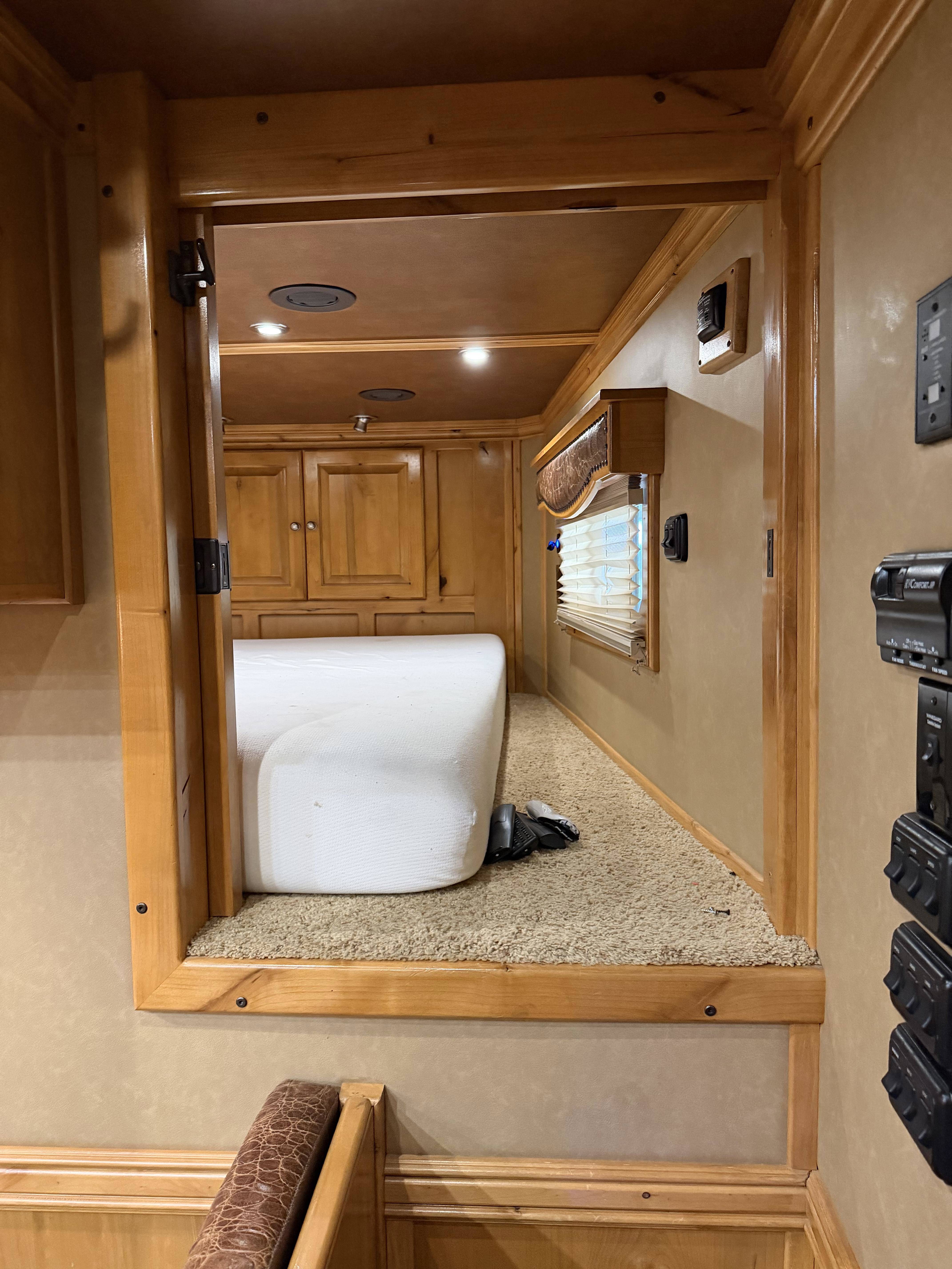 2015 Platinum Coach 4H 15'6 SW Slide Out Side Load Living Quarter Trailers