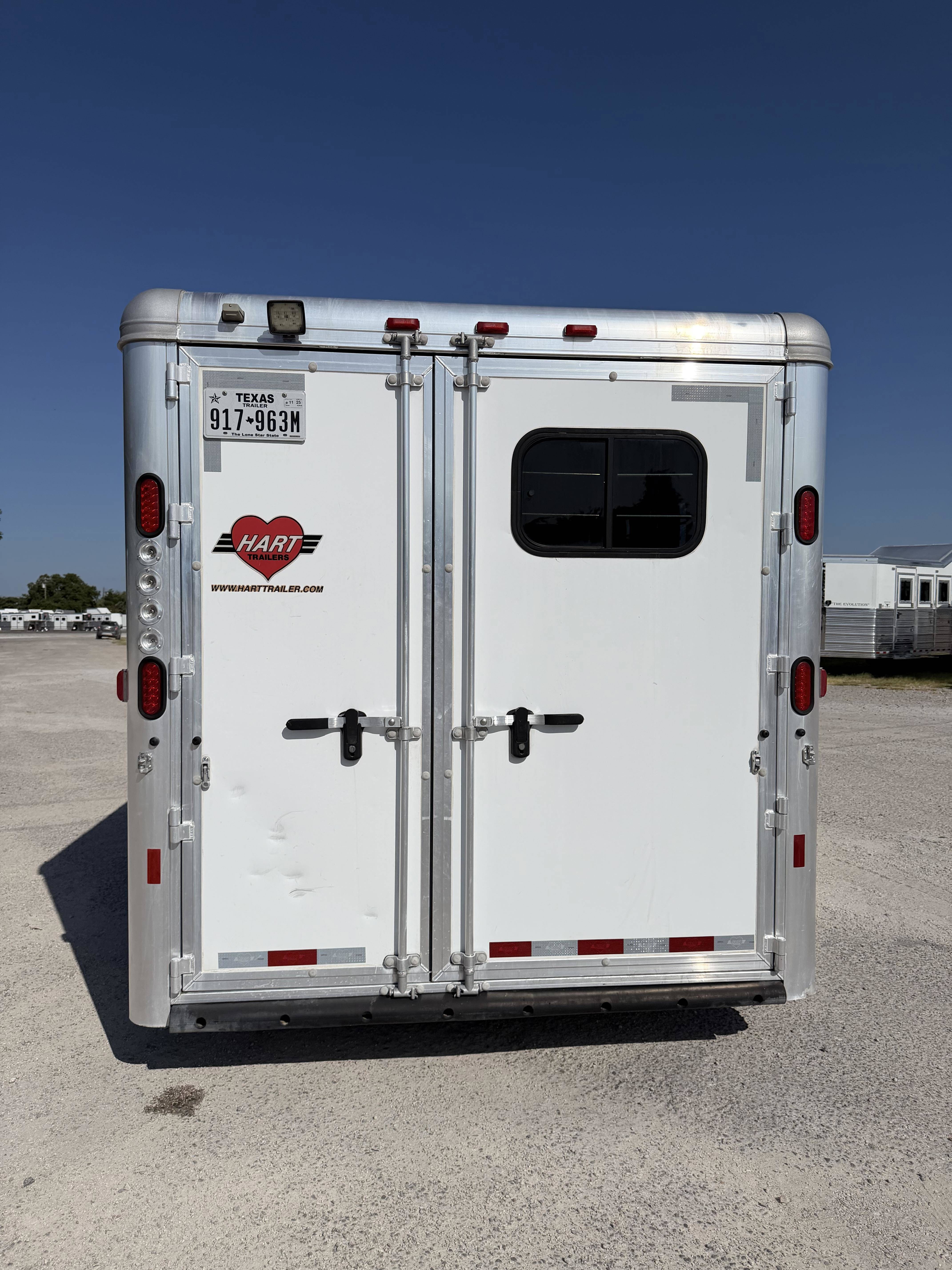 2016 Hart Trailers 4H GN w/ 4' DR Gooseneck Horse Trailers