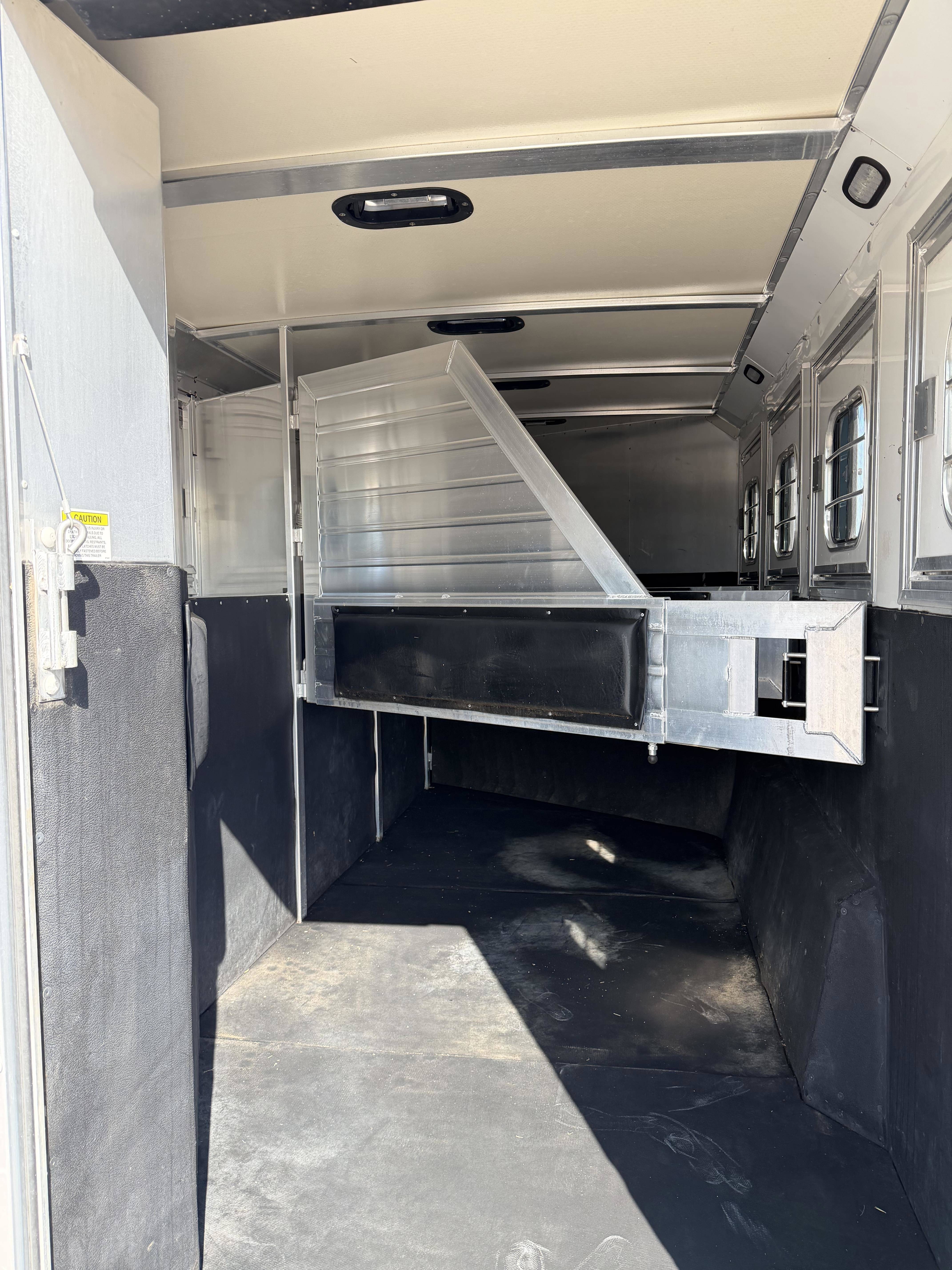 2016 Hart Trailers 4H GN w/ 4' DR Gooseneck Horse Trailers