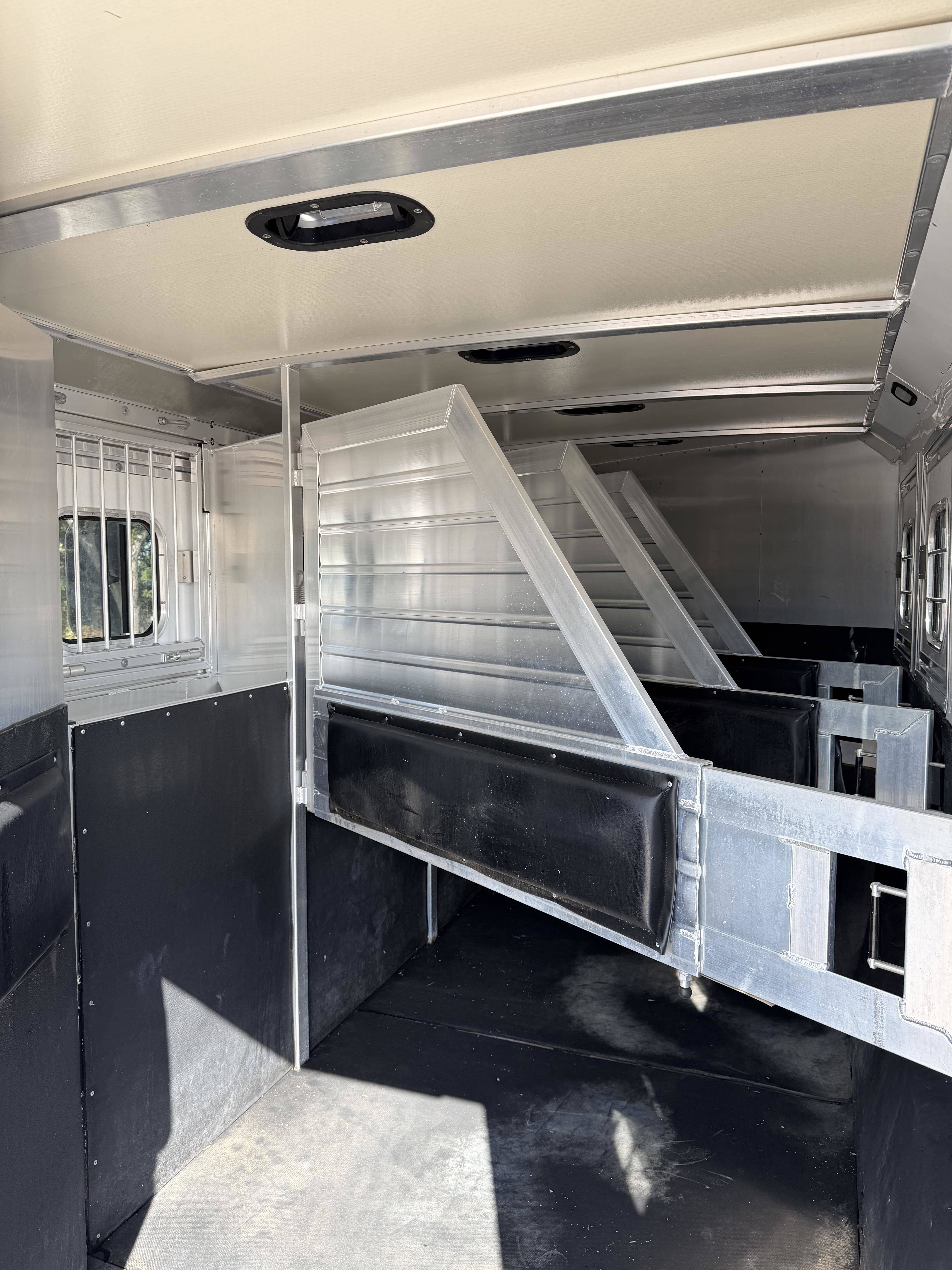 2016 Hart Trailers 4H GN w/ 4' DR Gooseneck Horse Trailers