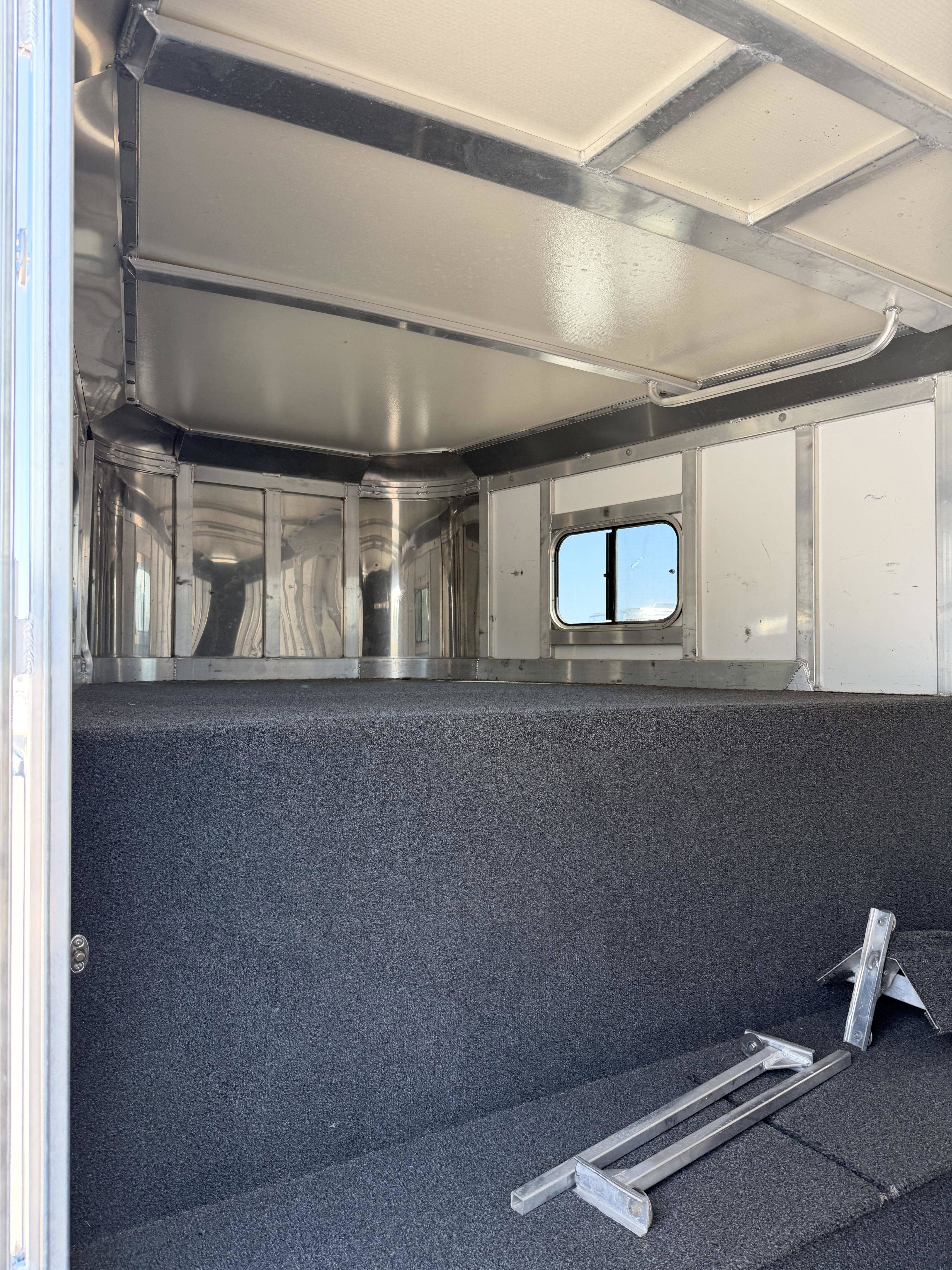 2016 Hart Trailers 4H GN w/ 4' DR Gooseneck Horse Trailers