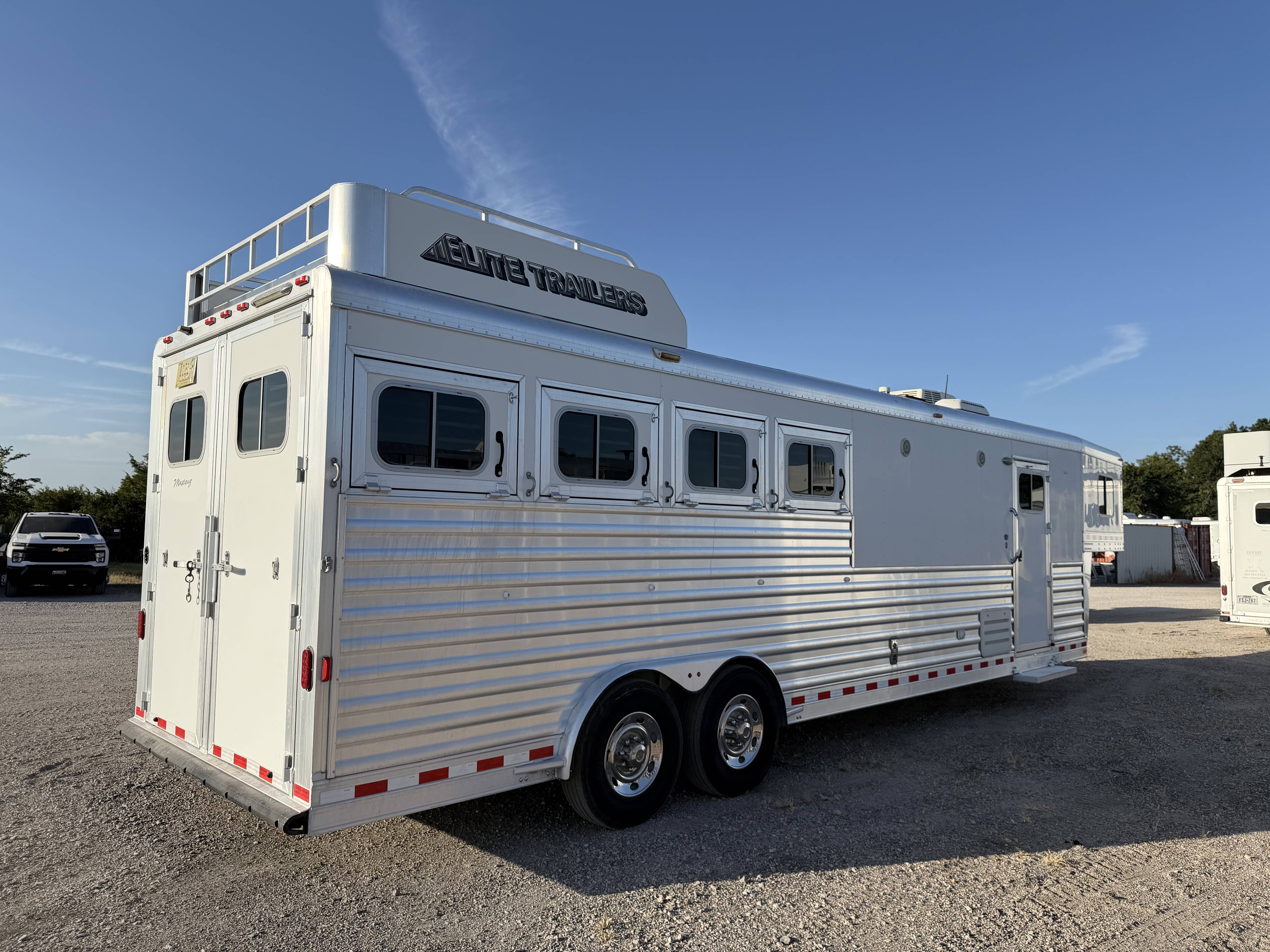 2019 Elite Trailers 4H 10' SW Living Quarter Trailers