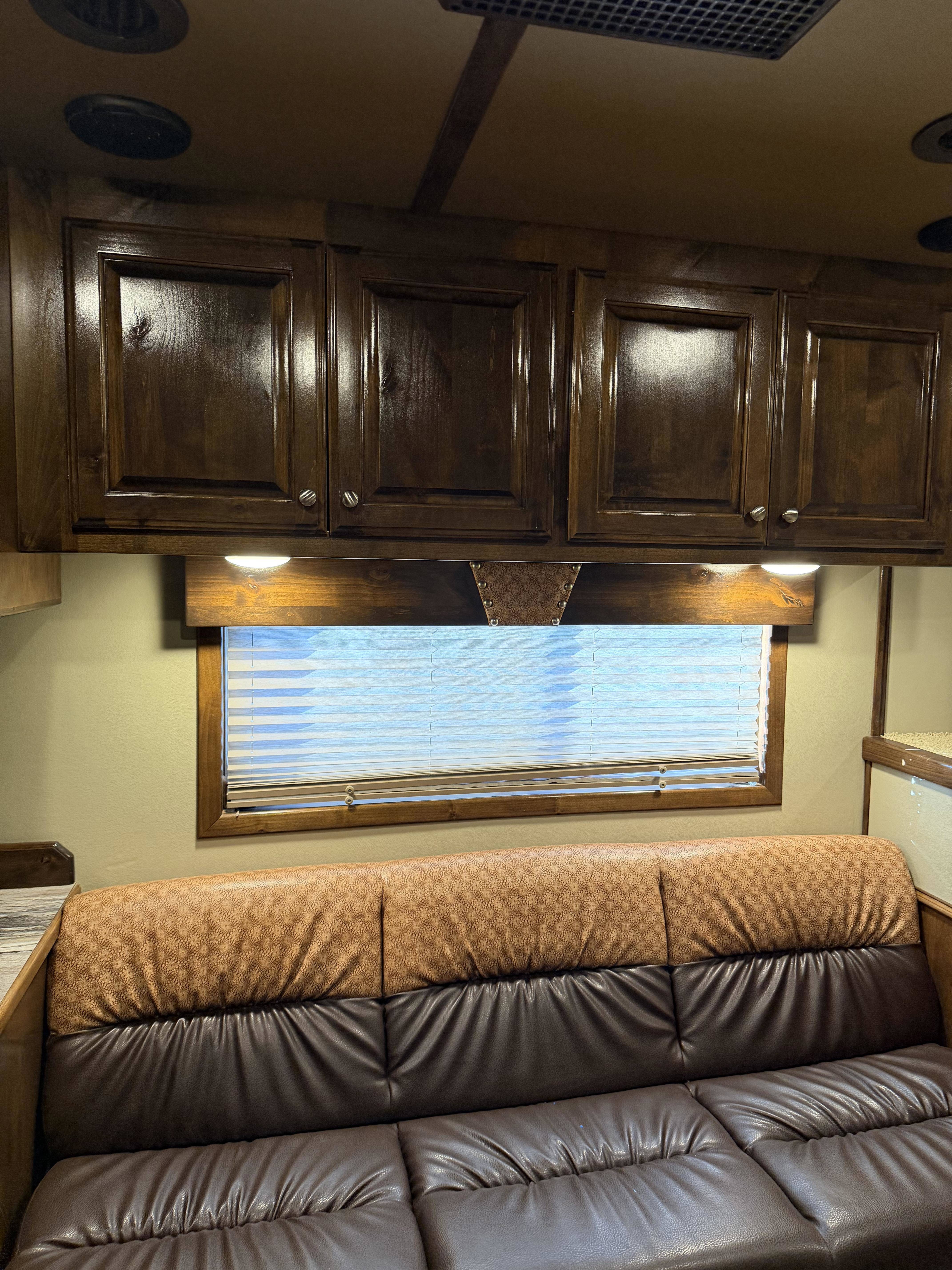 2019 Elite Trailers 4H 10' SW Living Quarter Trailers