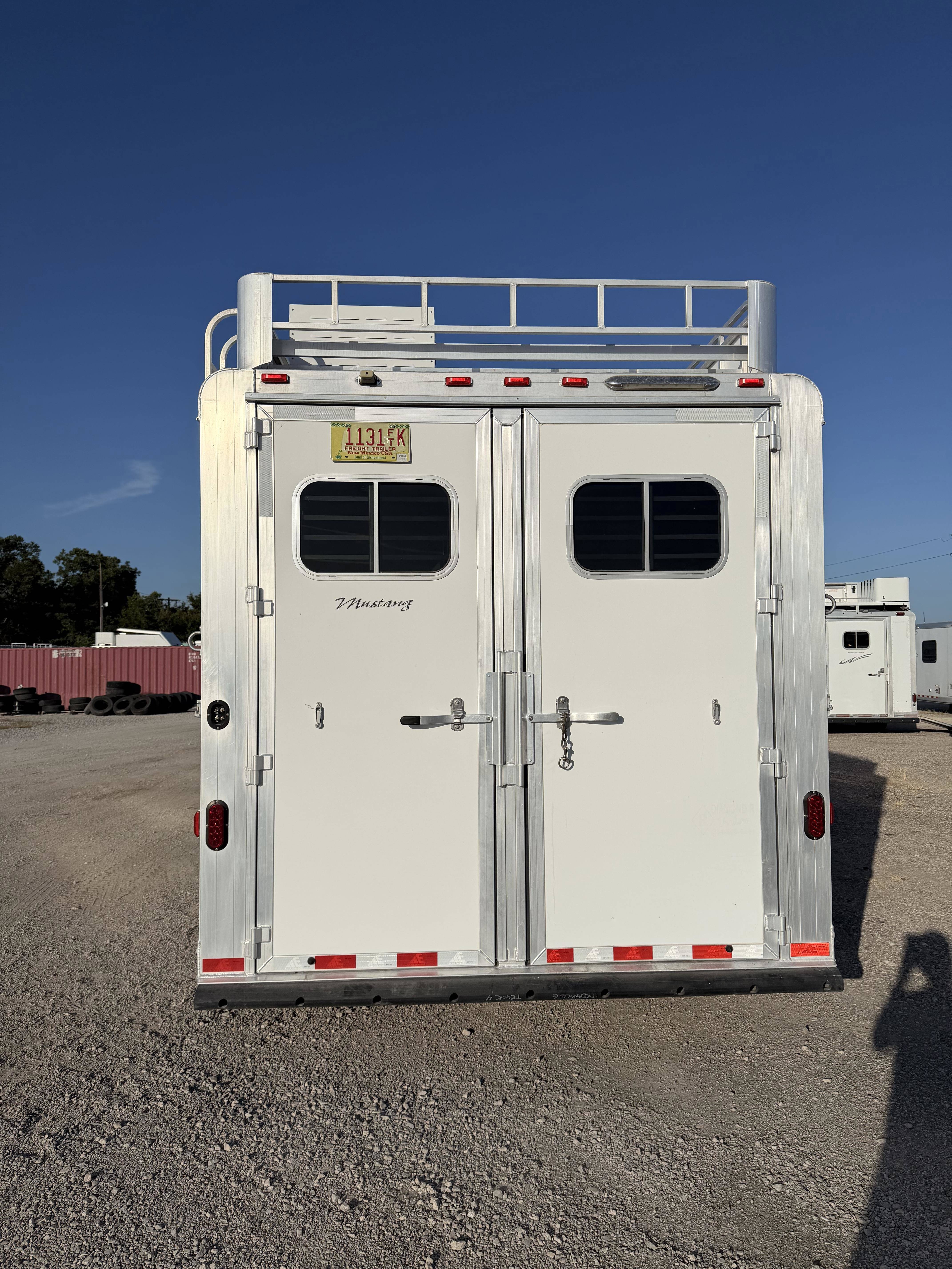2019 Elite Trailers 4H 10' SW Living Quarter Trailers