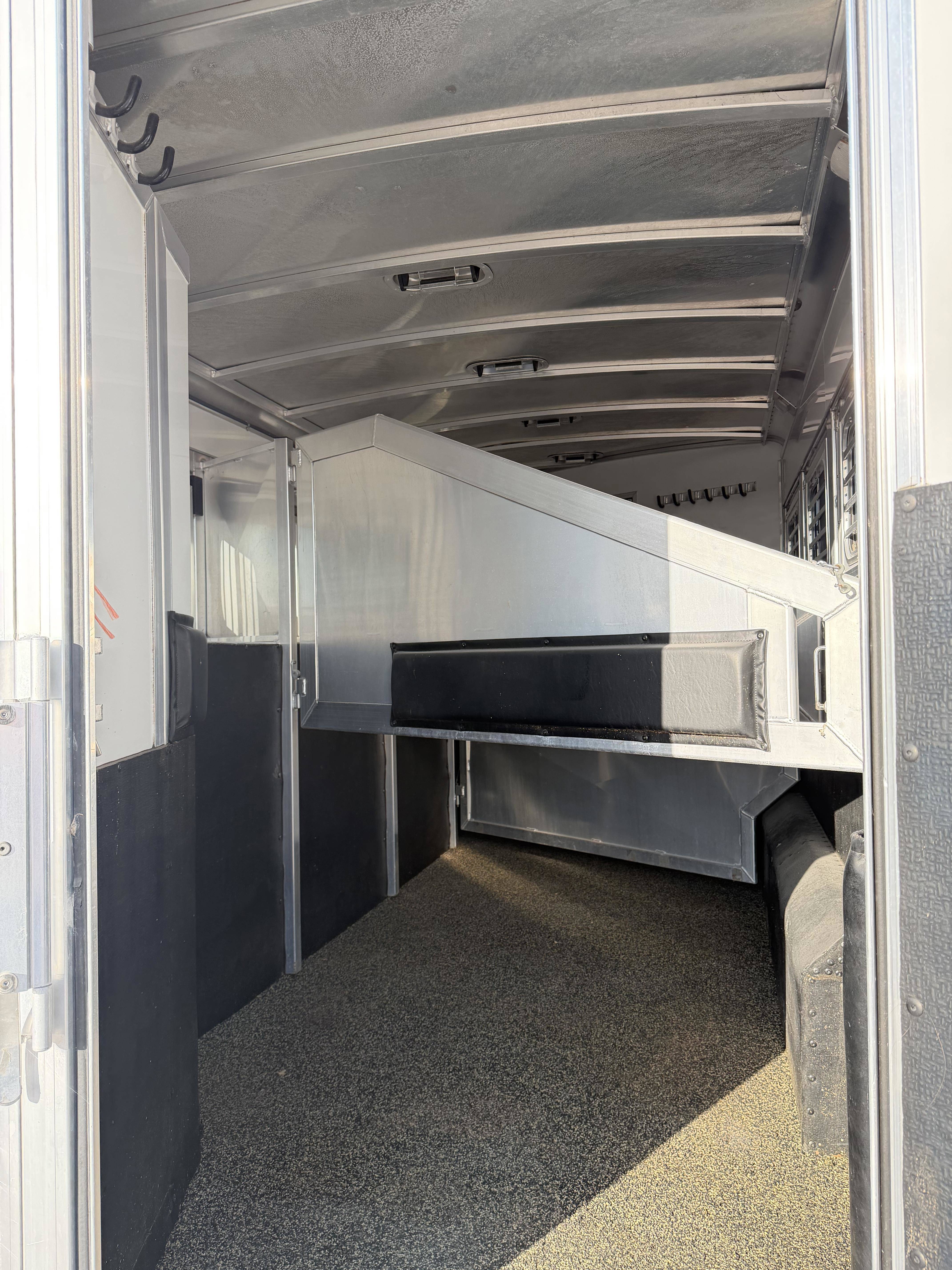 2019 Elite Trailers 4H 10' SW Living Quarter Trailers