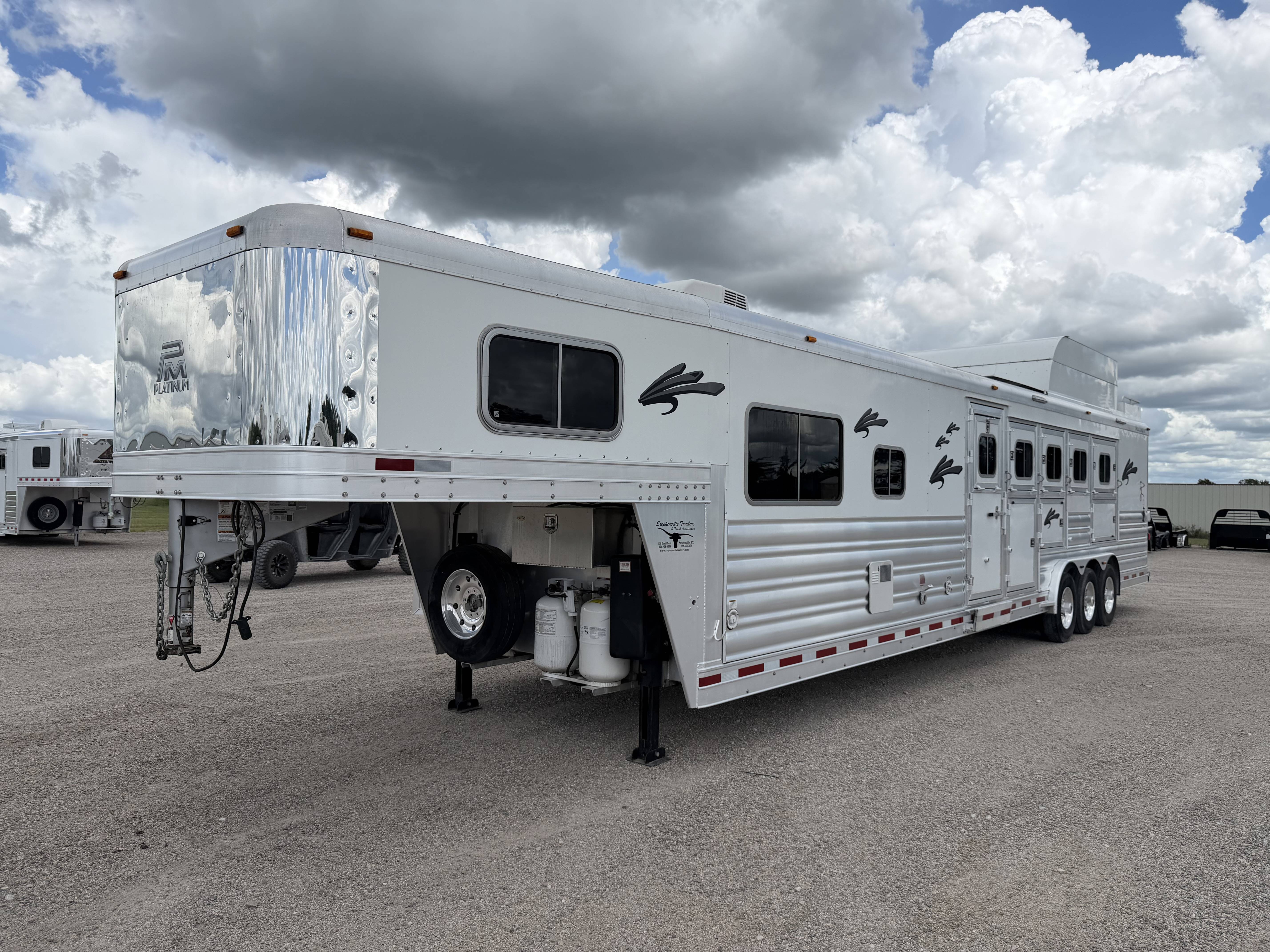 2019 Platinum Coach 5H 12' SW Side Load Living Quarter Trailers