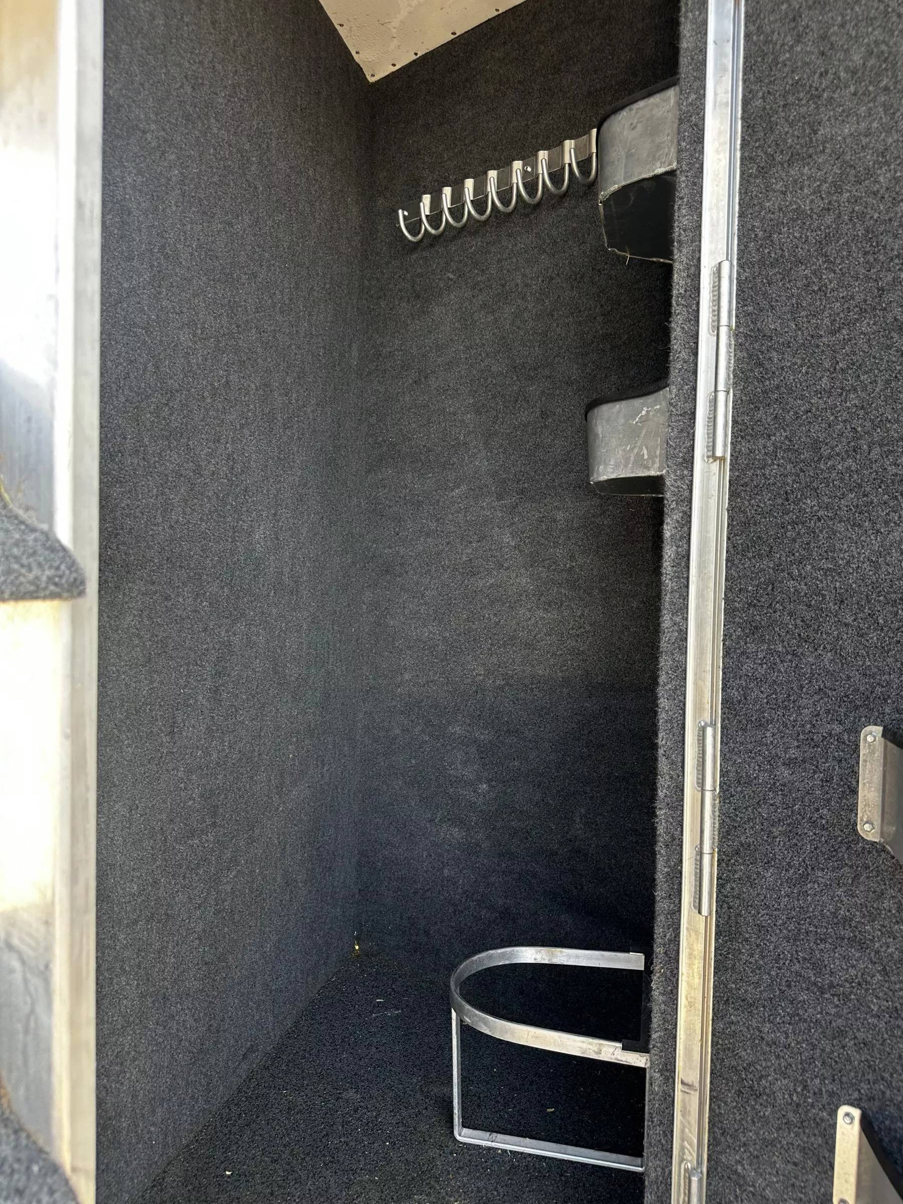 2023 4 Star Trailers 5H 13'6 SW Slide Out Side Load Integrated Pod Horse Trailer Living Quarter Trailers