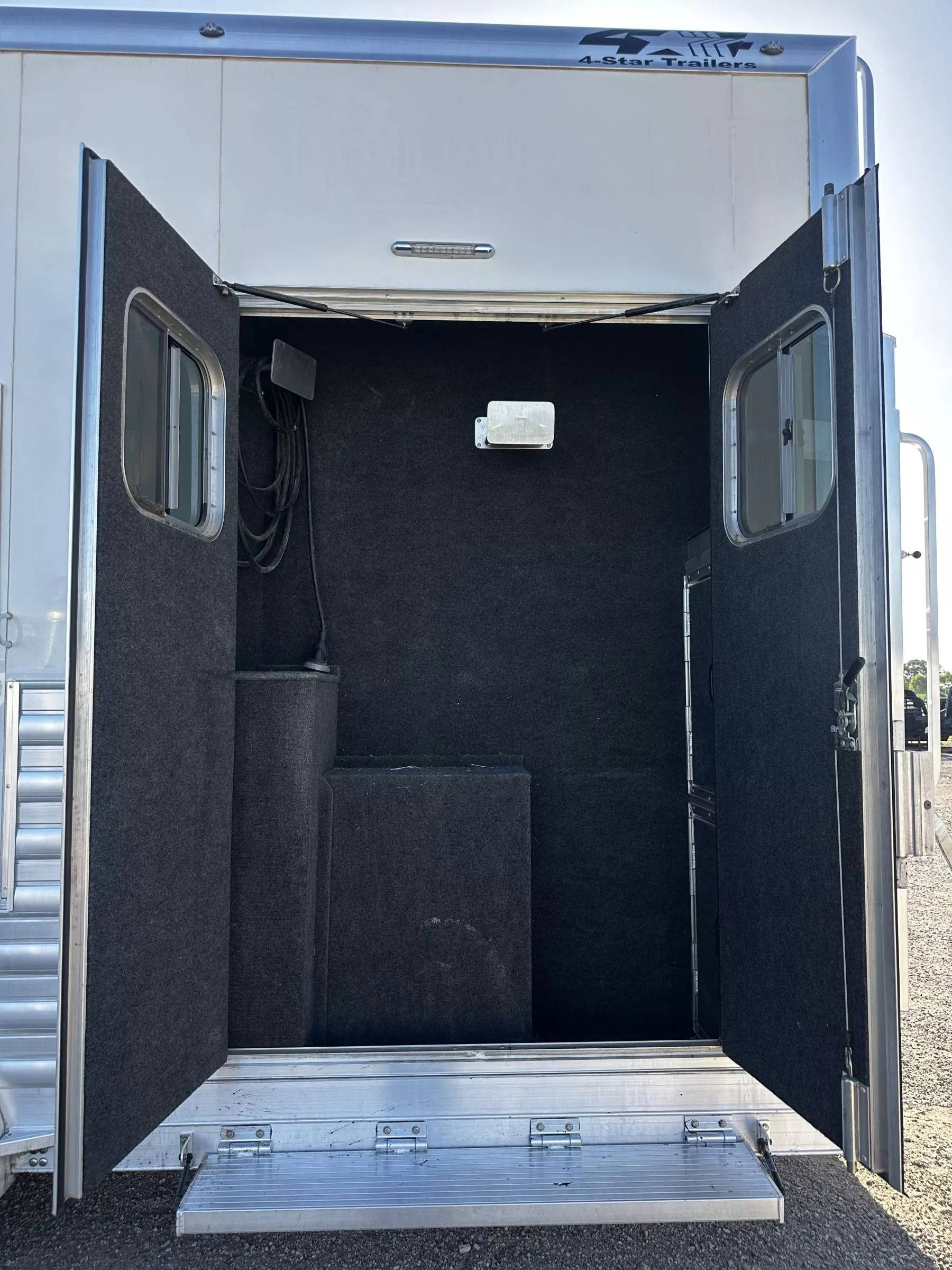 2023 4 Star Trailers 5H 13'6 SW Slide Out Side Load Integrated Pod Horse Trailer Living Quarter Trailers