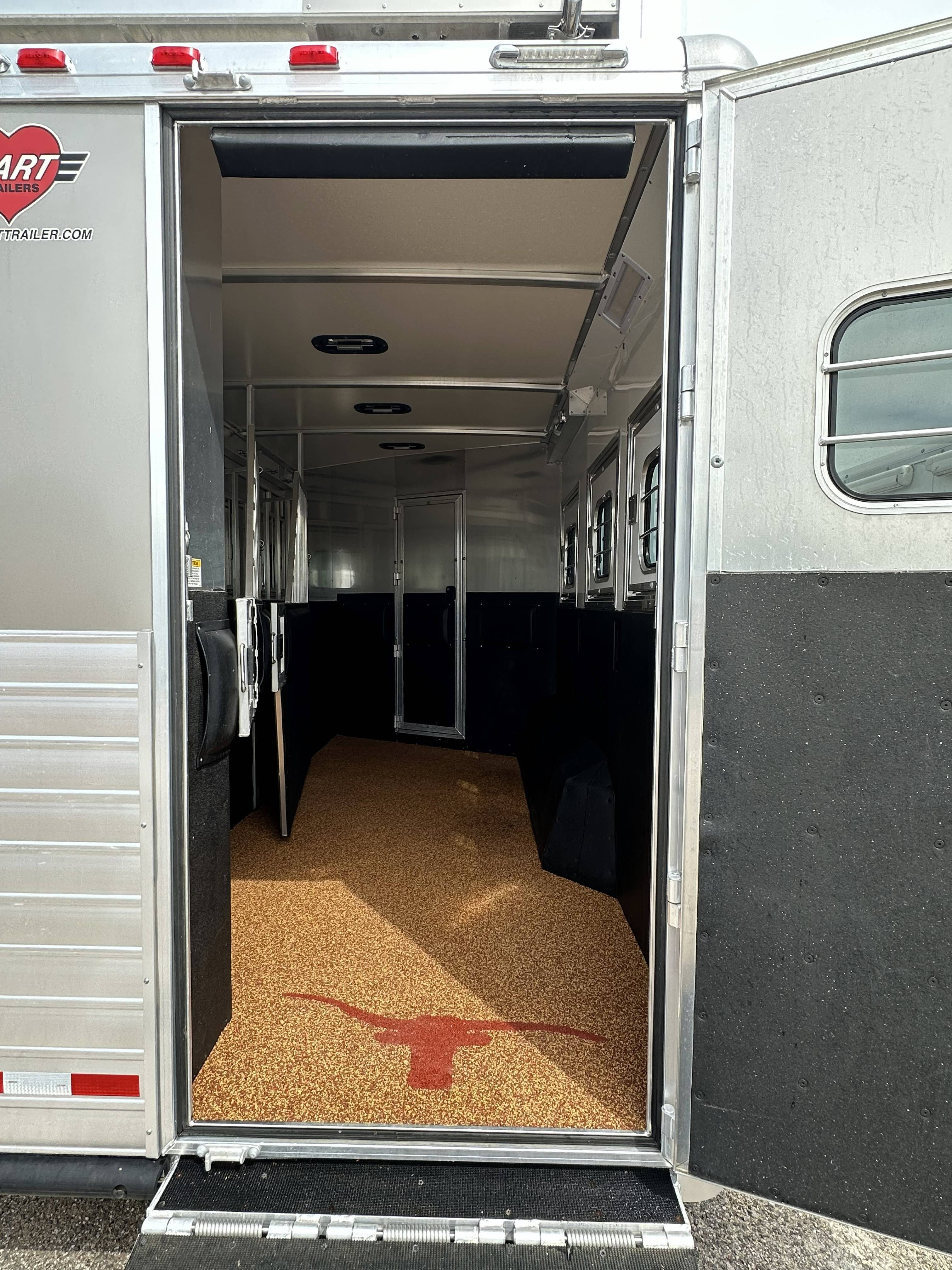 2023 Hart Trailers 3H 15'6 SW Slide Out - Diesel Gen Living Quarter Trailers