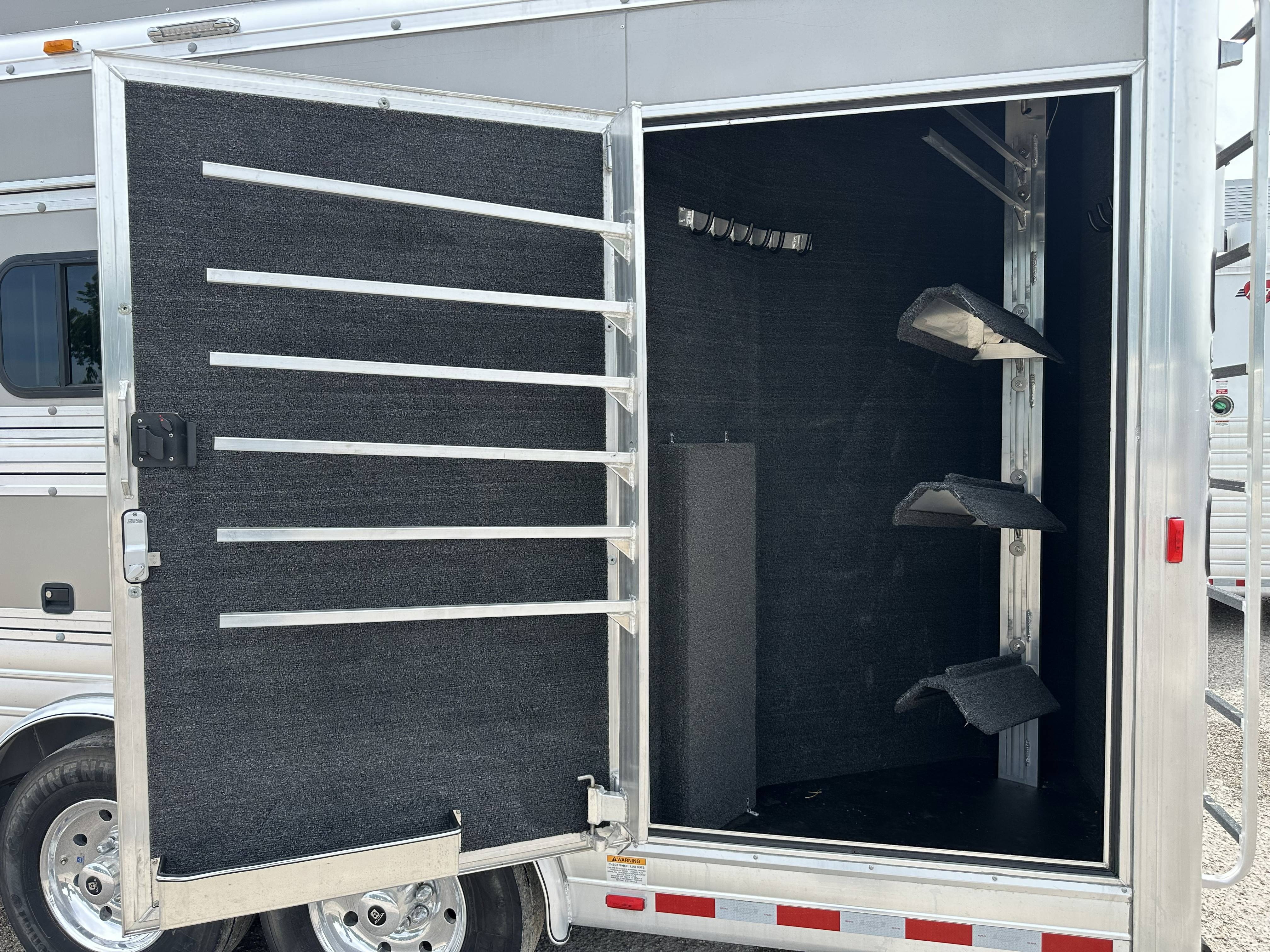 2023 Hart Trailers 3H 15'6 SW Slide Out - Diesel Gen Living Quarter Trailers