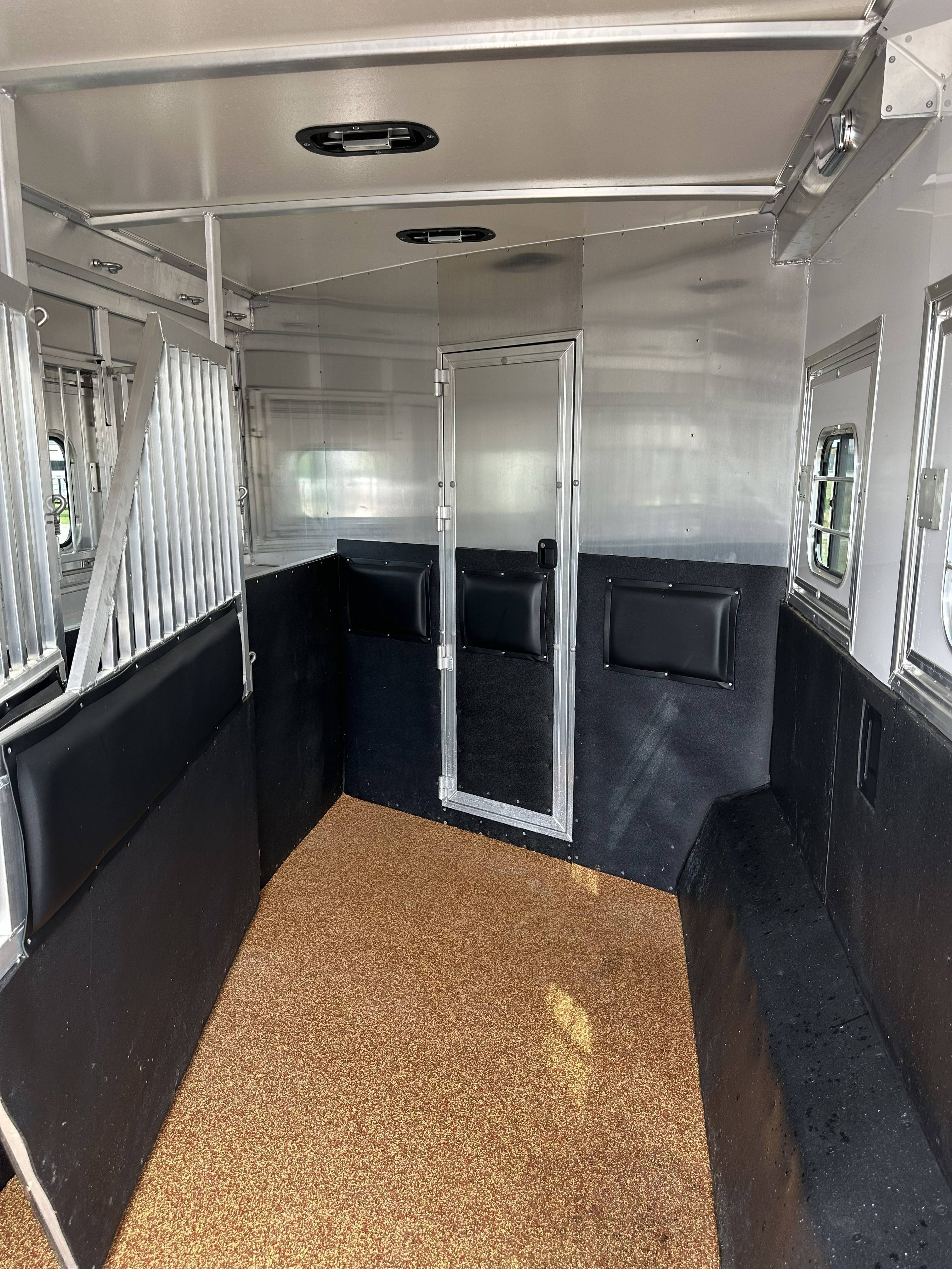 2023 Hart Trailers 3H 15'6 SW Slide Out - Diesel Gen Living Quarter Trailers