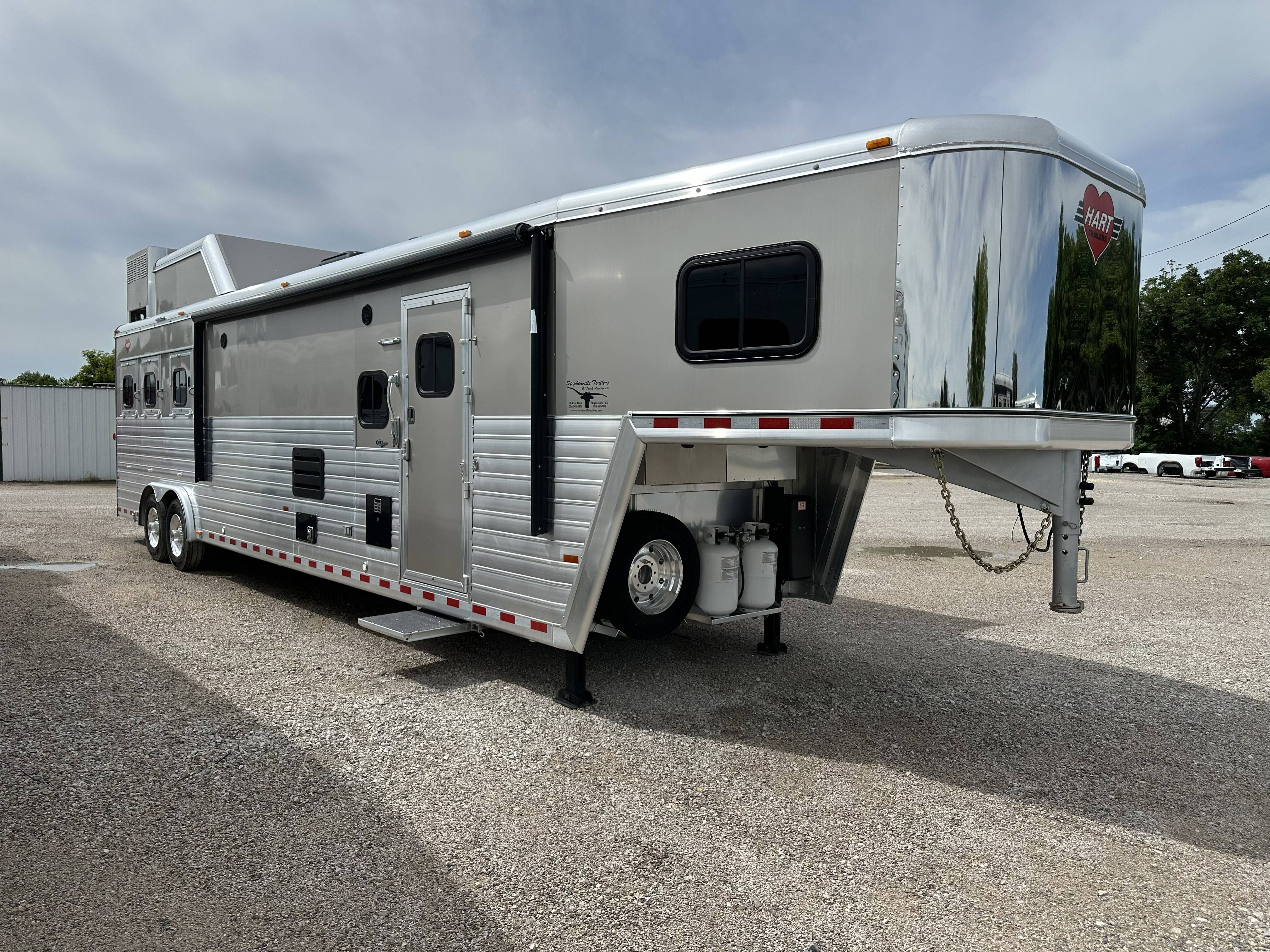 2023 Hart Trailers 3H 15'6 SW Slide Out - Diesel Gen Living Quarter Trailers
