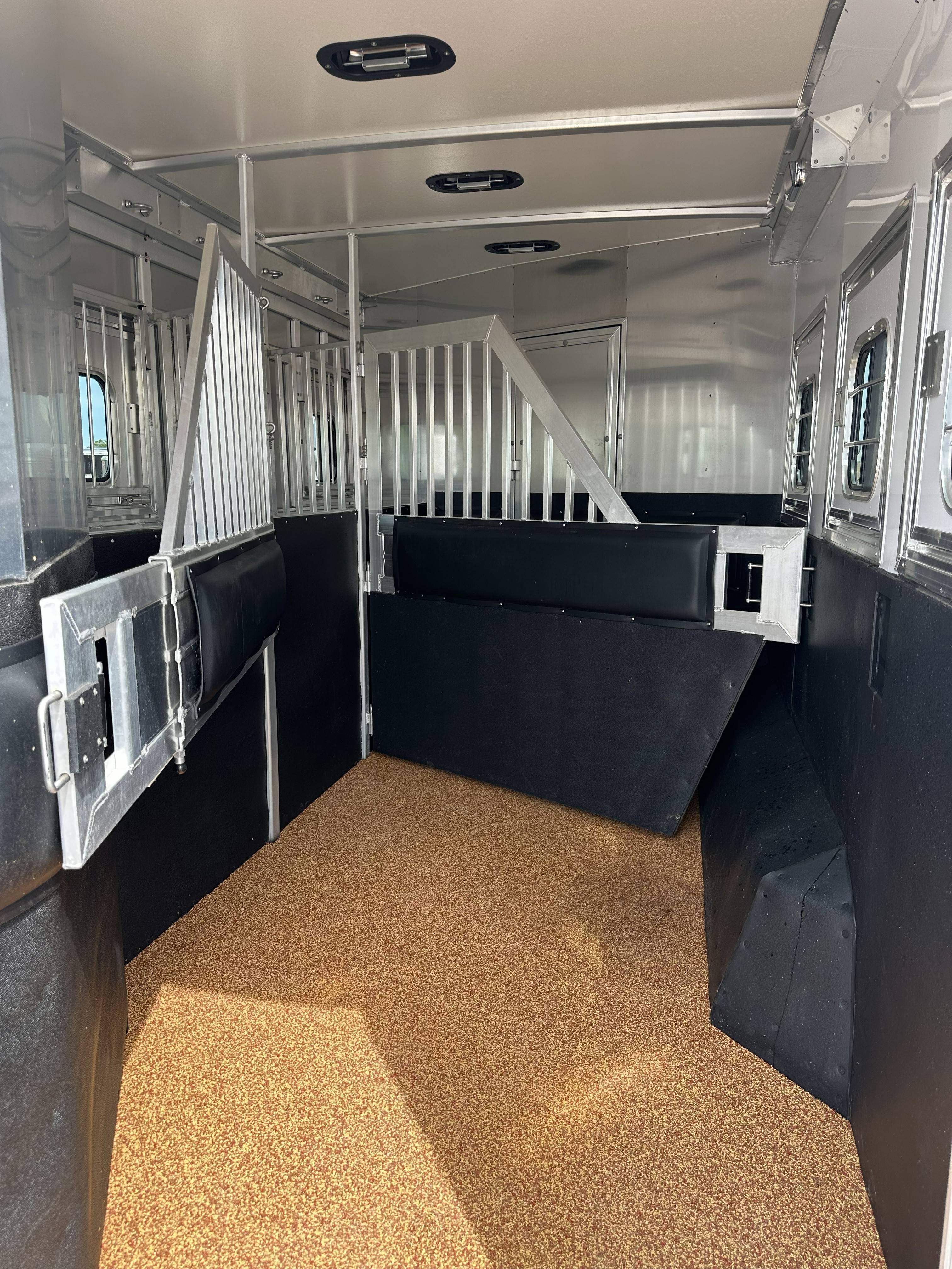 2023 Hart Trailers 3H 15'6 SW Slide Out - Diesel Gen Living Quarter Trailers