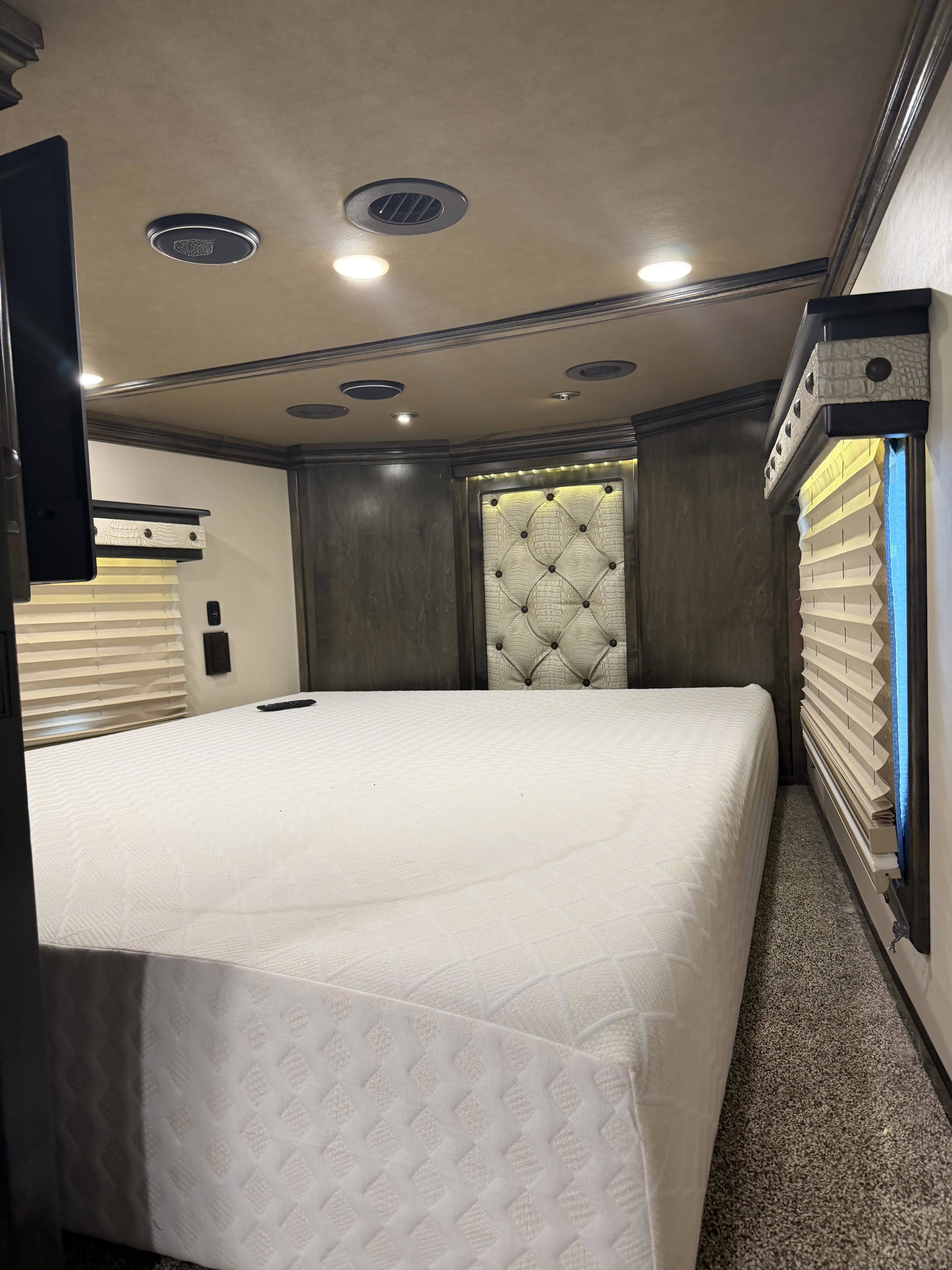 2023 Twister 5H 19' SW Jumbo Slide Side Load - AirRide & Diesel Gen Living Quarter Trailers
