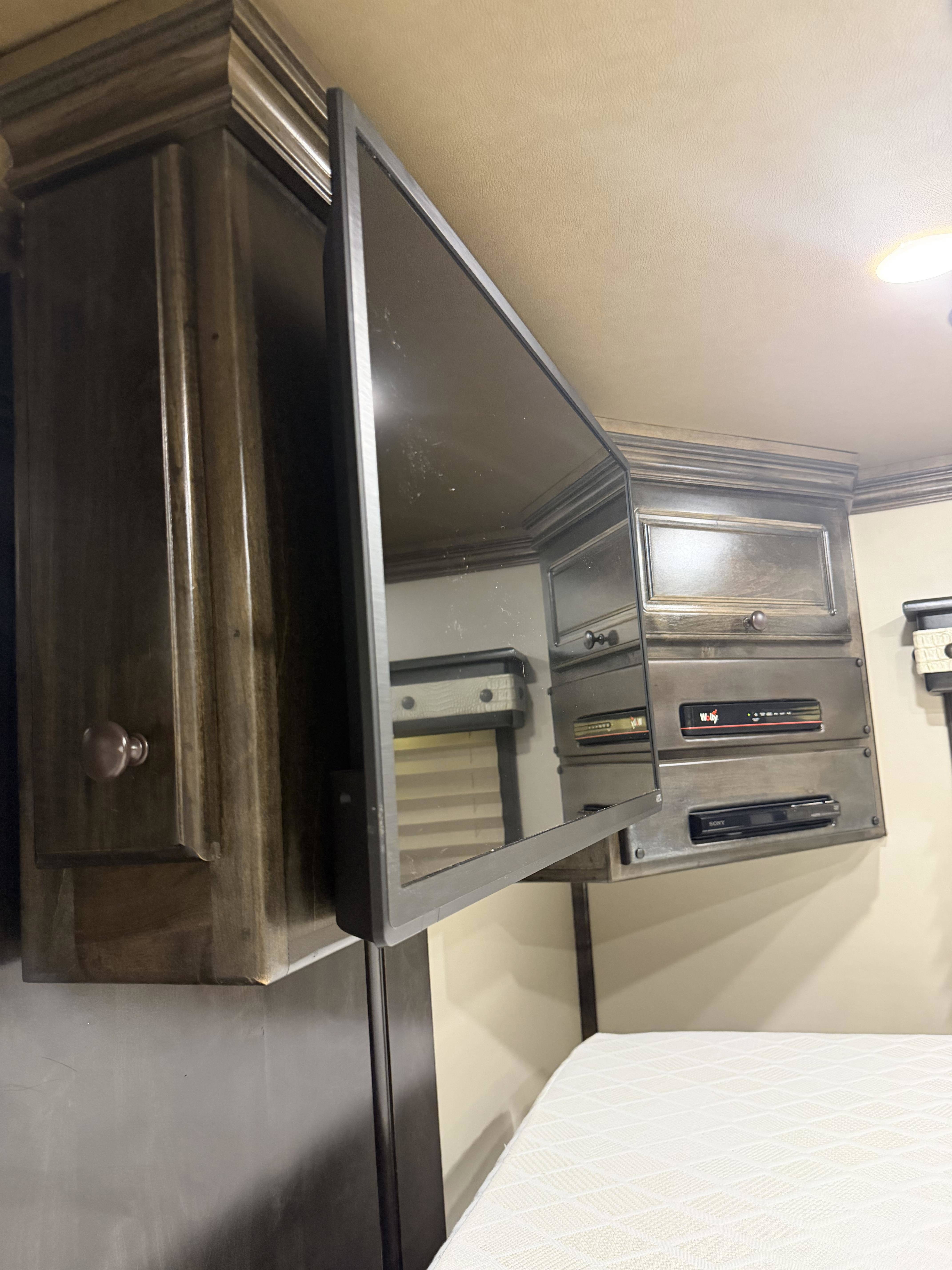 2023 Twister 5H 19' SW Jumbo Slide Side Load - AirRide & Diesel Gen Living Quarter Trailers