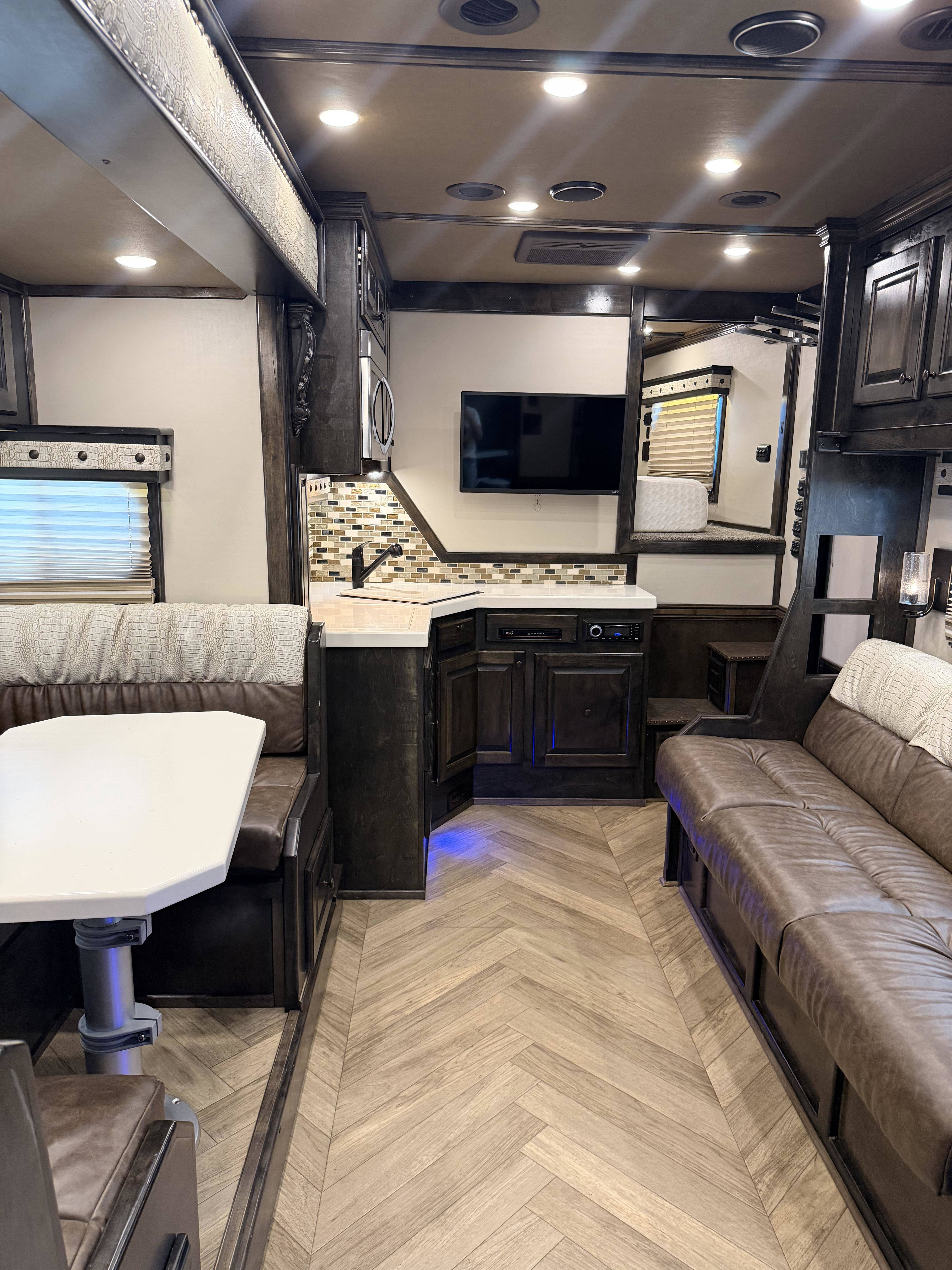 2023 Twister 5H 19' SW Jumbo Slide Side Load - AirRide & Diesel Gen Living Quarter Trailers