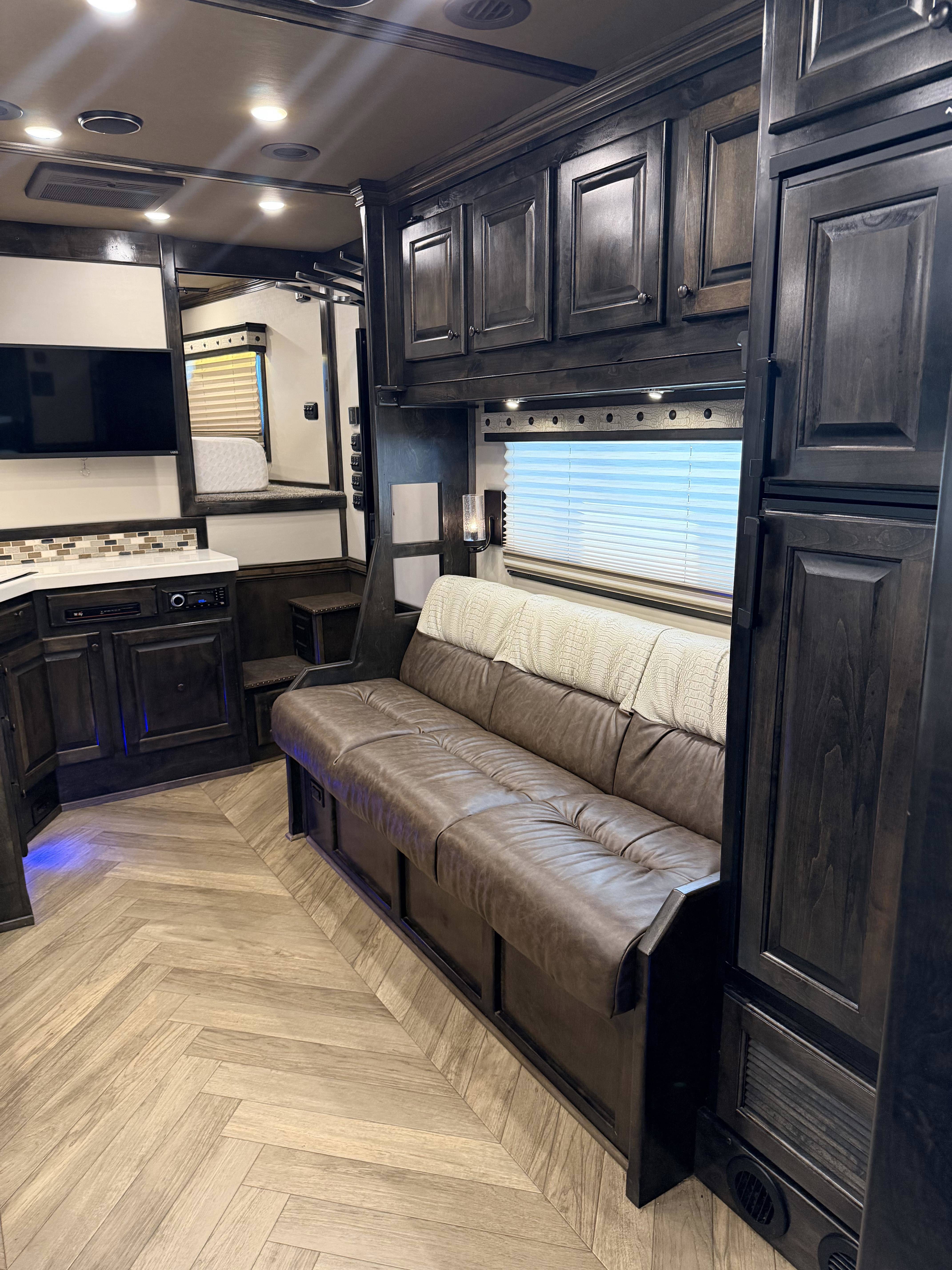 2023 Twister 5H 19' SW Jumbo Slide Side Load - AirRide & Diesel Gen Living Quarter Trailers