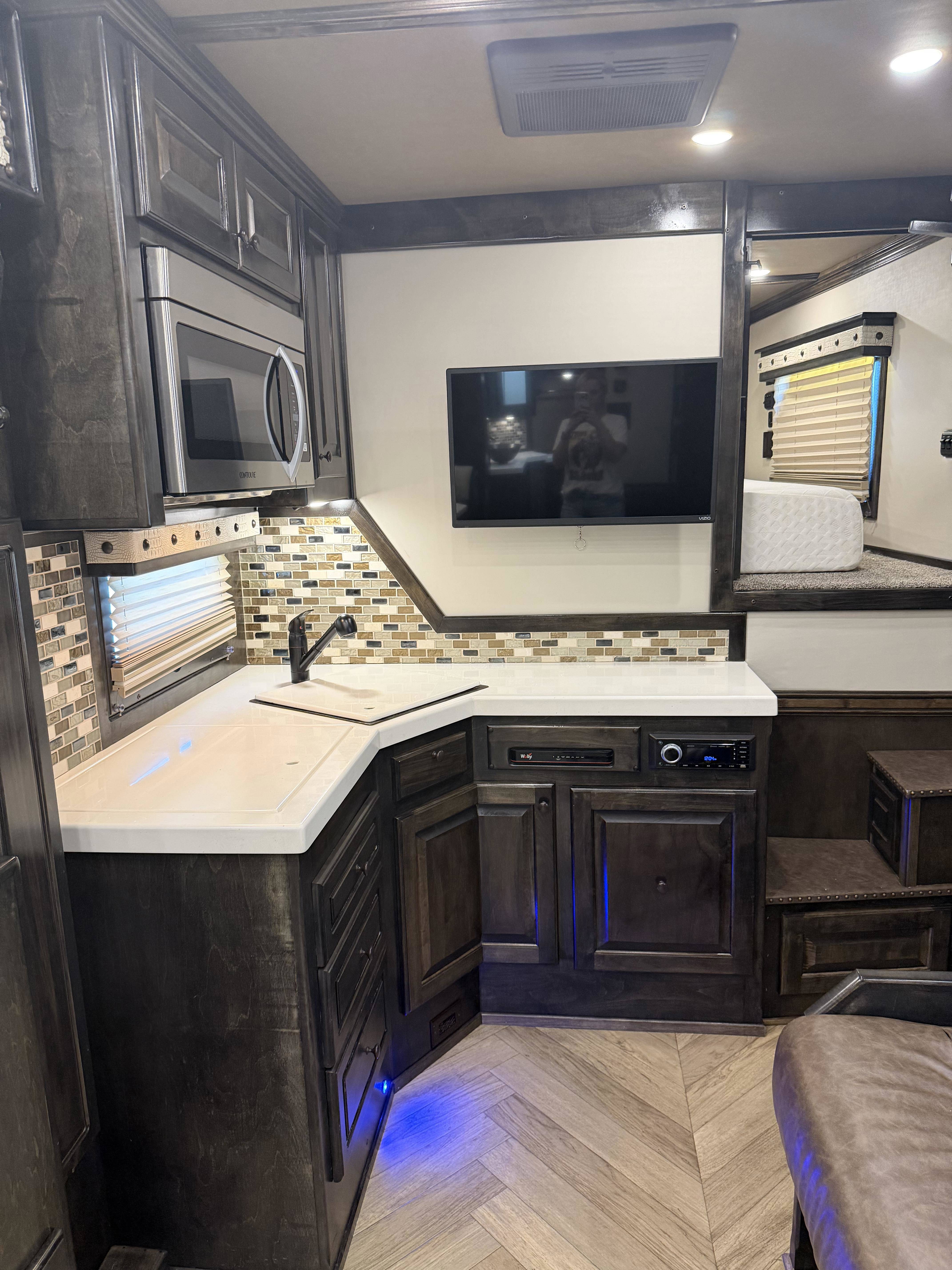 2023 Twister 5H 19' SW Jumbo Slide Side Load - AirRide & Diesel Gen Living Quarter Trailers