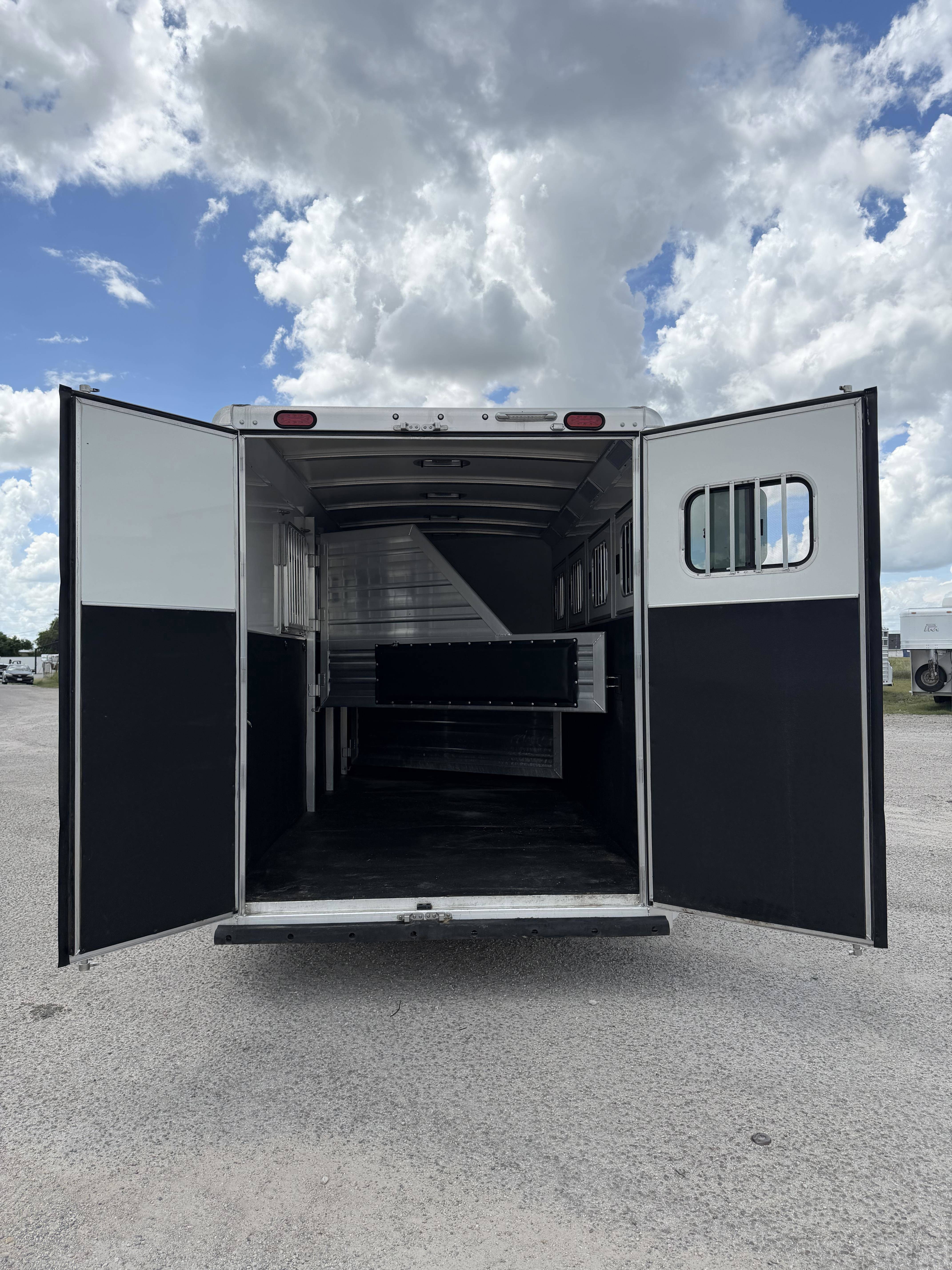 2024 Cimarron Trailers 4H GN w/ Weekender Living Quarter Trailers
