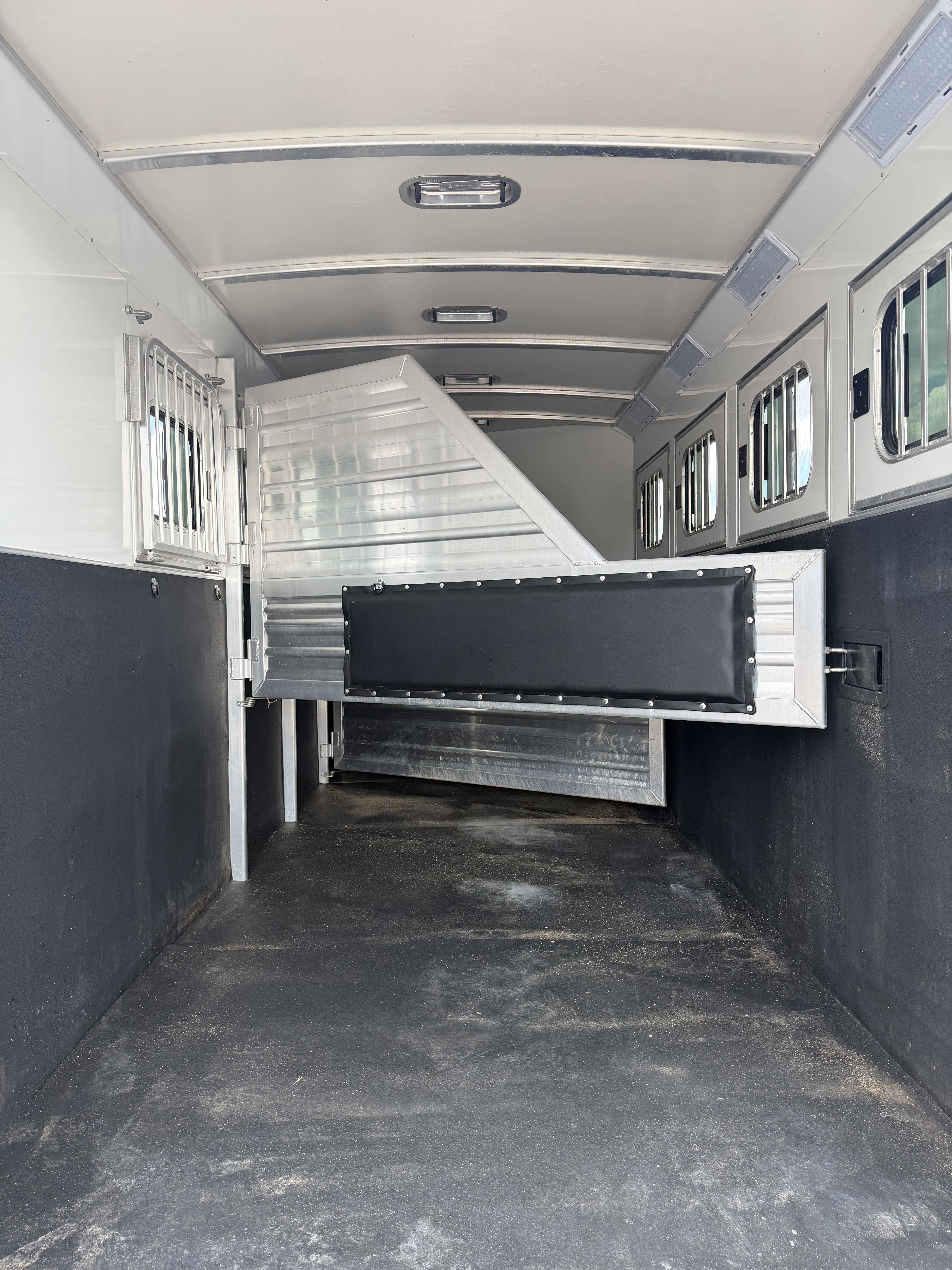2024 Cimarron Trailers 4H GN w/ Weekender Living Quarter Trailers
