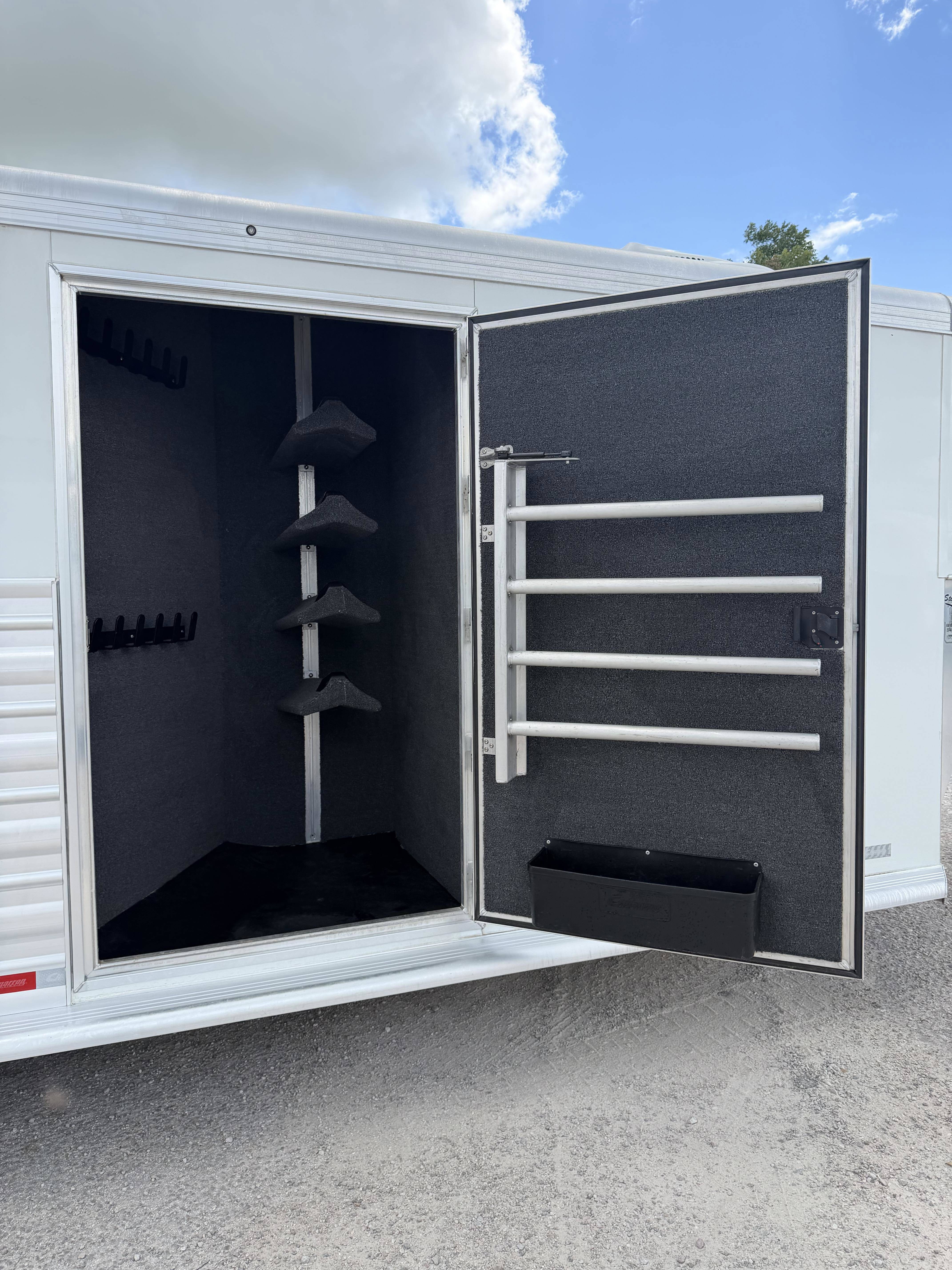 2024 Cimarron Trailers 4H GN w/ Weekender Living Quarter Trailers