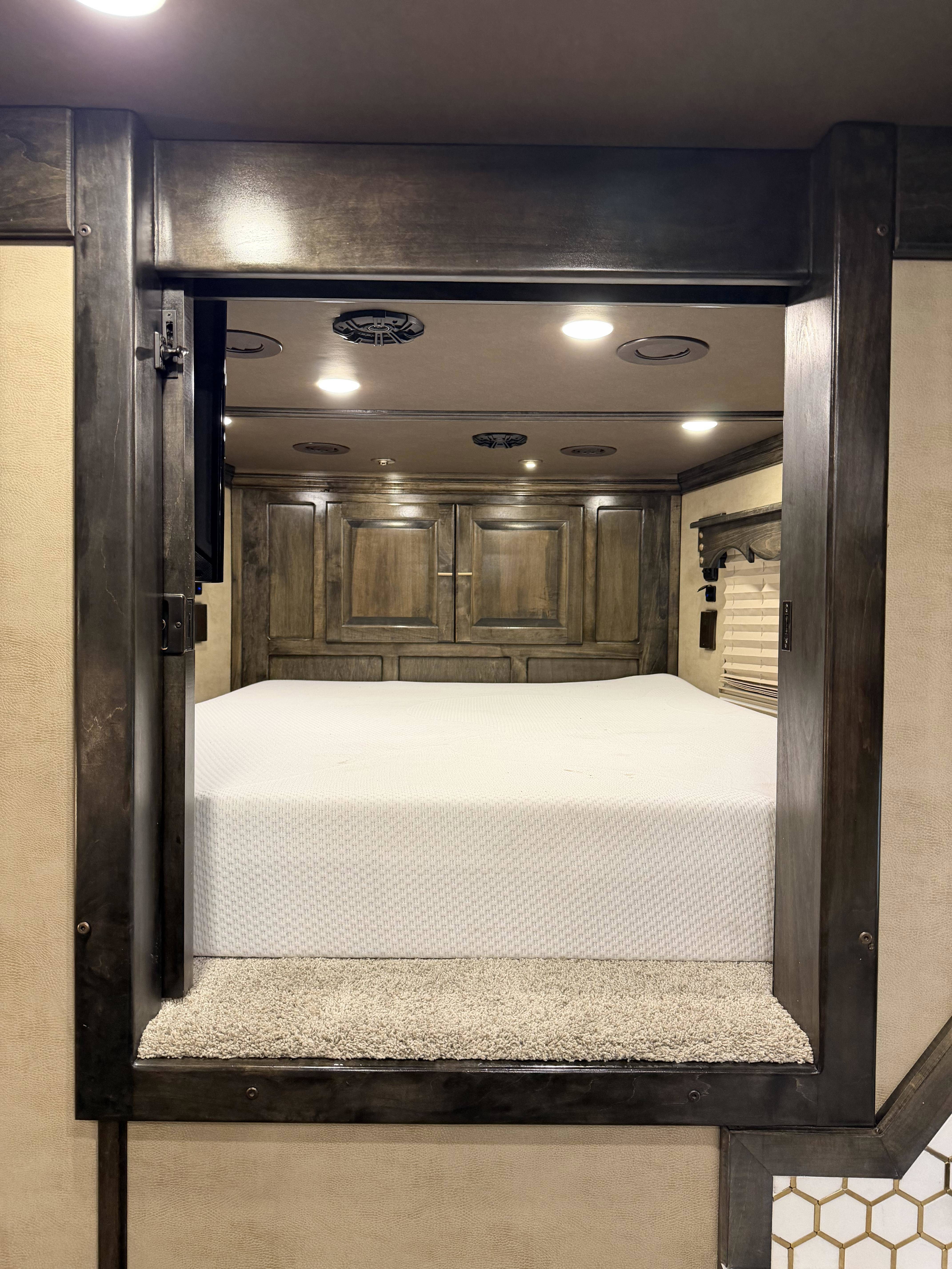 2024 Hart Trailers 4H 14' SW Side Load w/ Diesel Gen Living Quarter Trailers