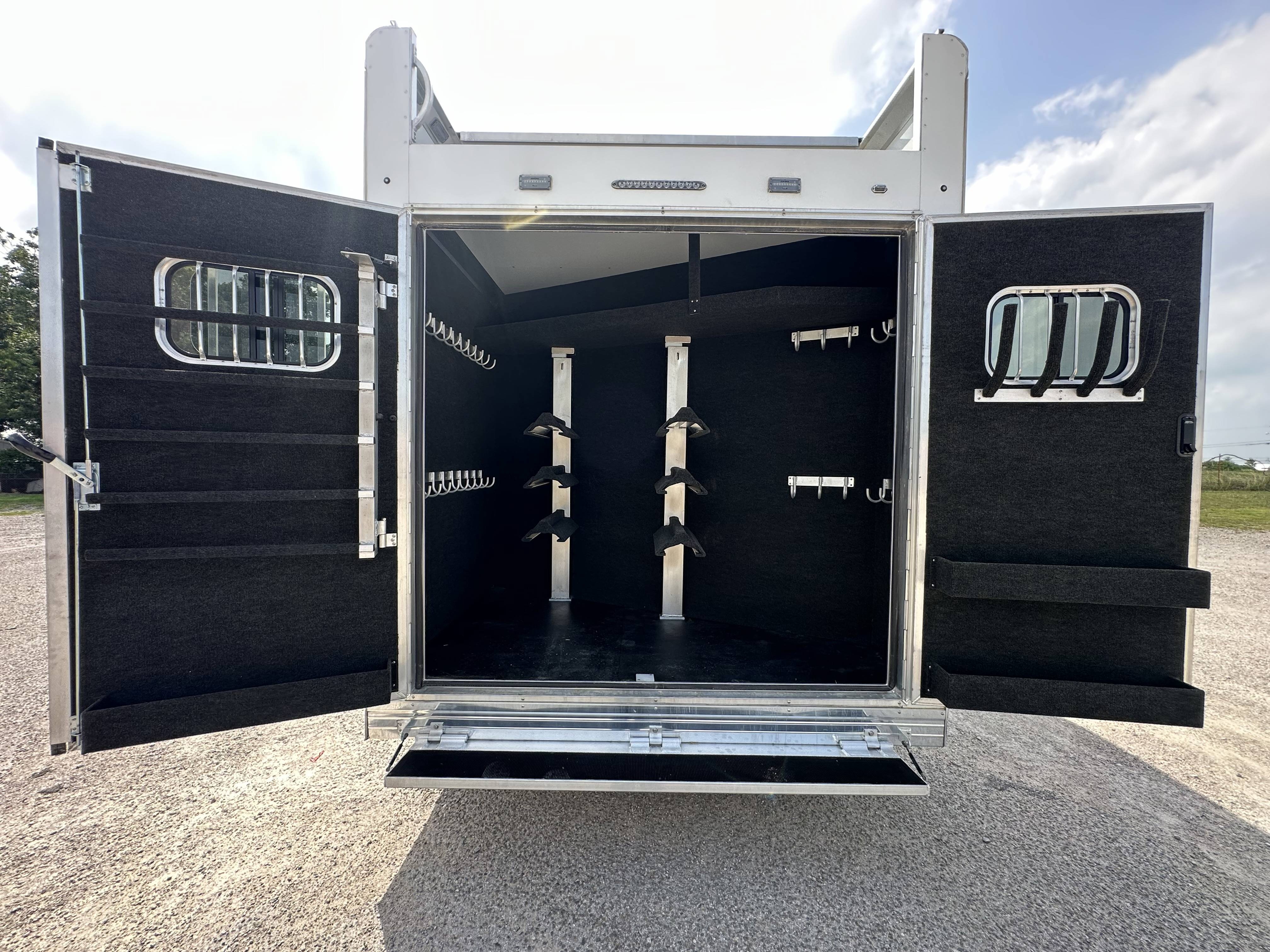 2025 Bloomer Trailers 5H BP Side Load Bumper Pull Horse Trailers
