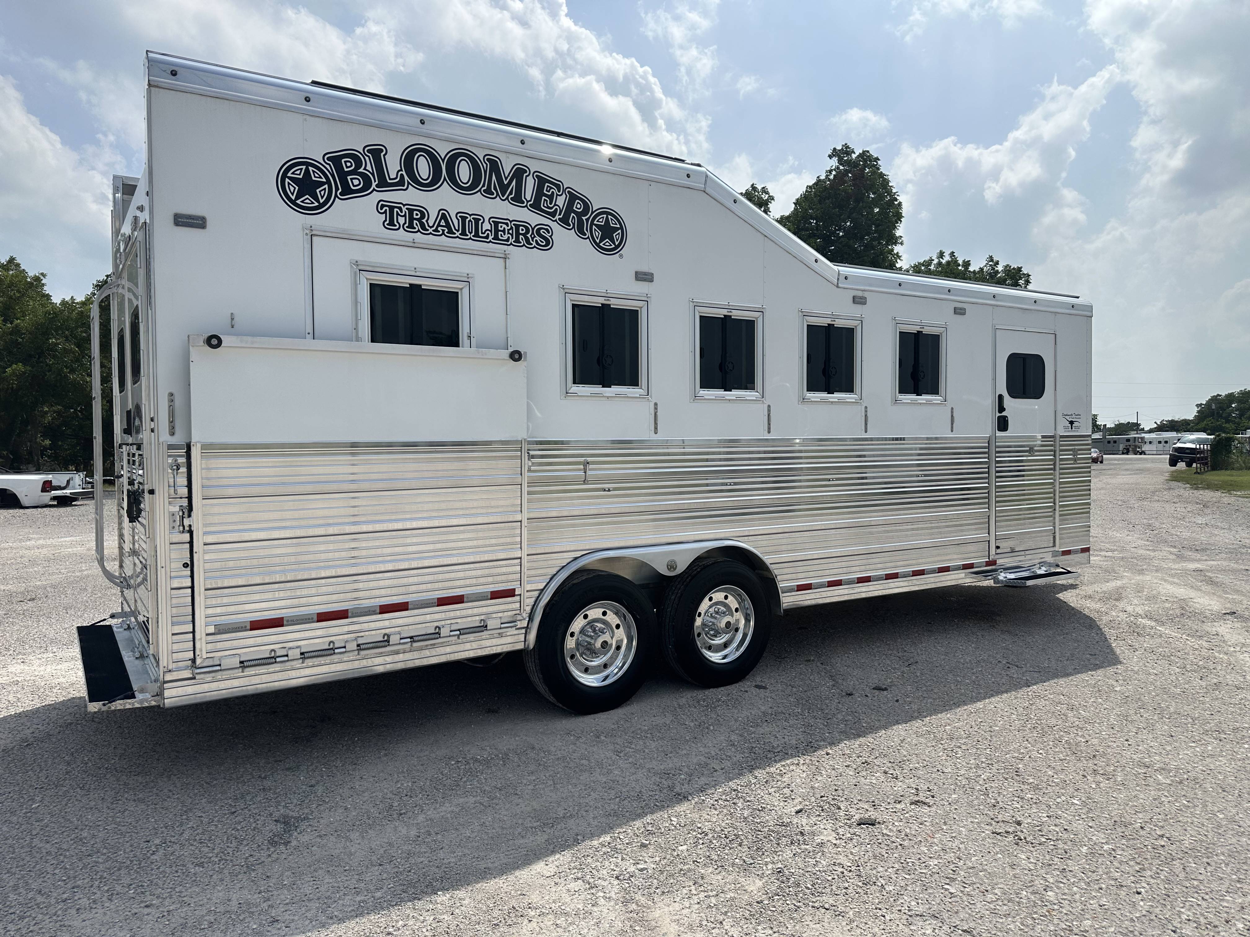 2025 Bloomer Trailers 5H BP Side Load Bumper Pull Horse Trailers