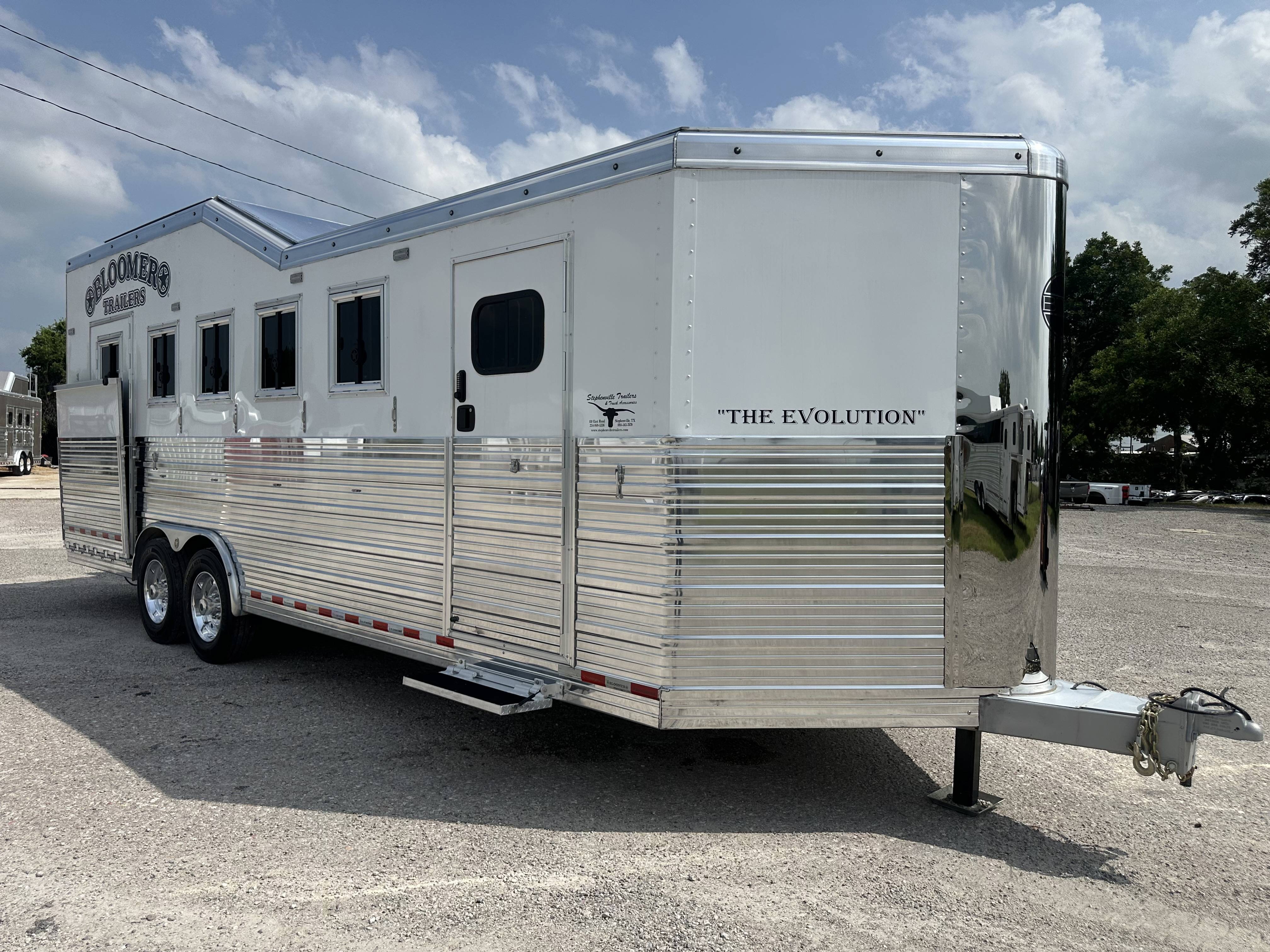 2025 Bloomer Trailers 5H BP Side Load Bumper Pull Horse Trailers