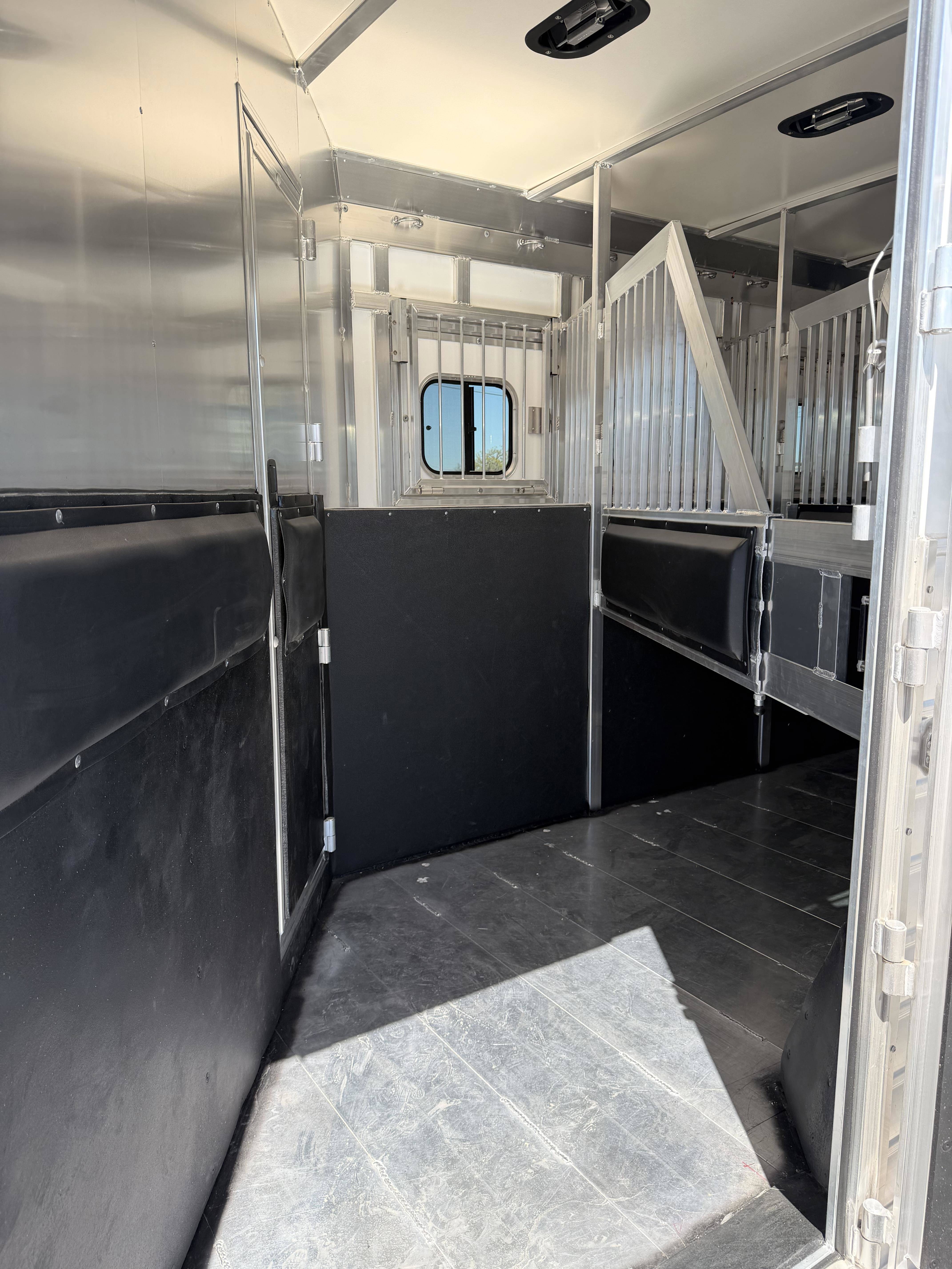 2026 Hart Trailers 4H 13'6 SW Slide Out Side Load Living Quarter Trailers