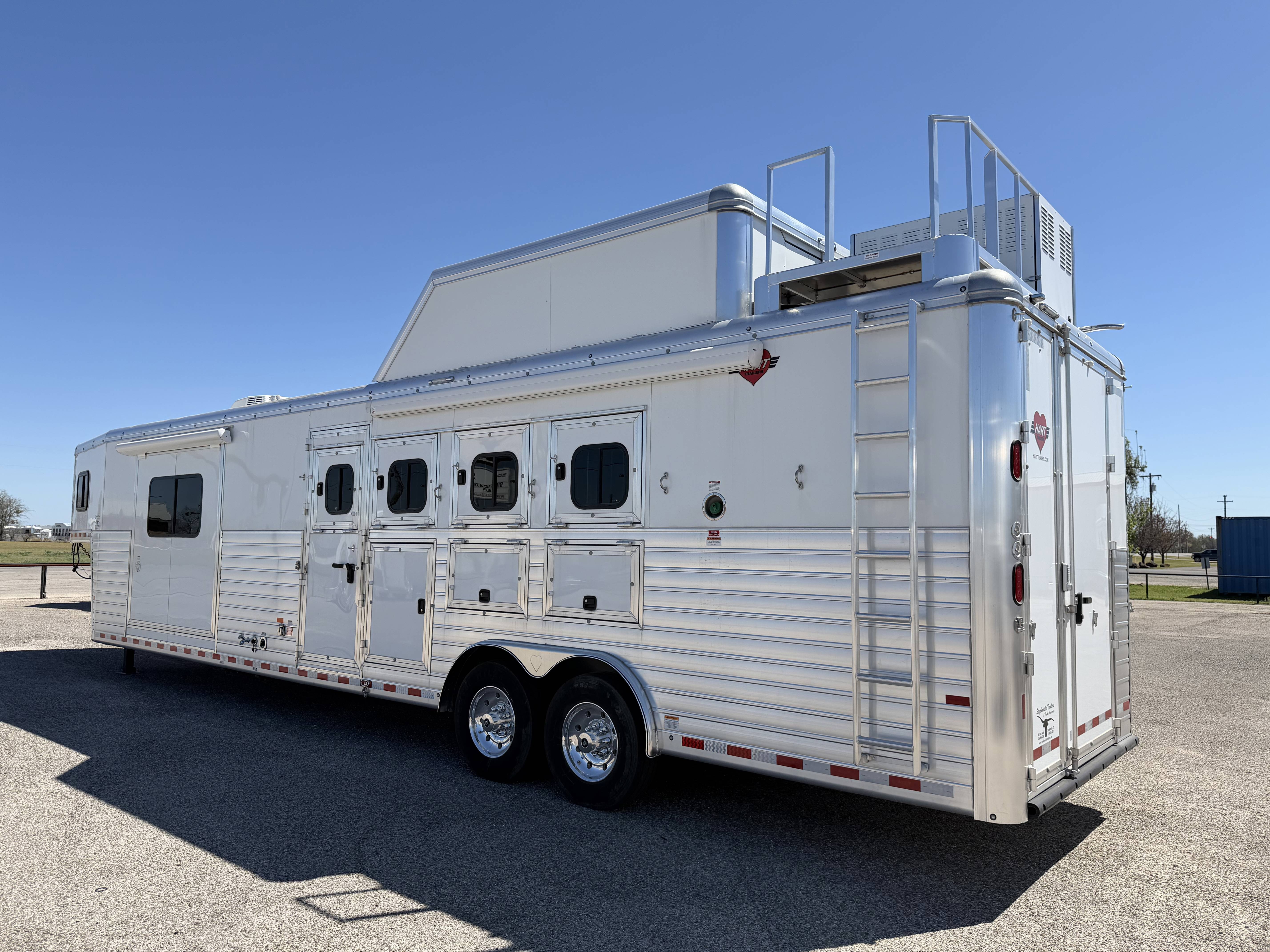 2026 Hart Trailers 4H 13'6 SW Slide Out Side Load Living Quarter Trailers