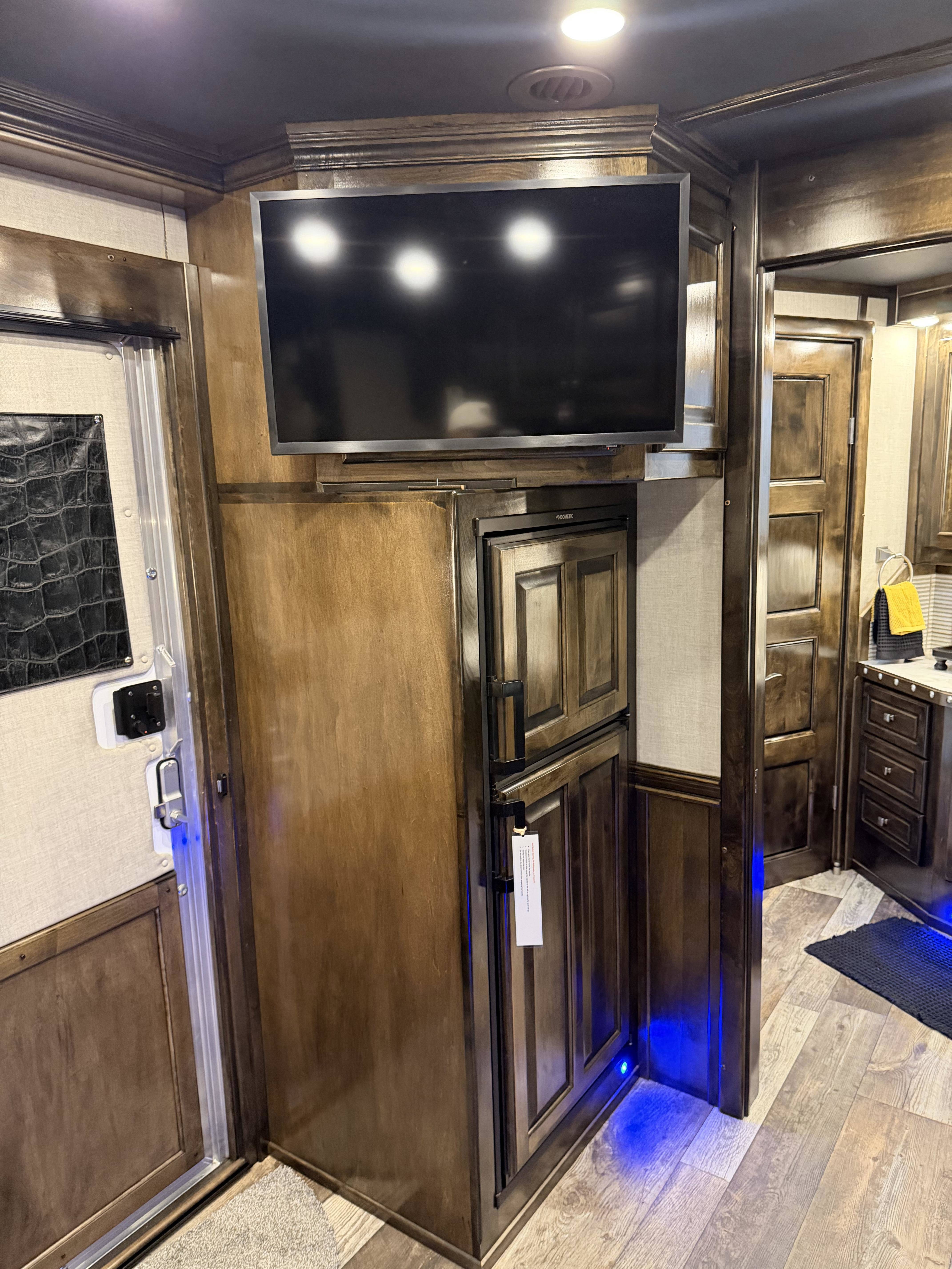 2026 Hart Trailers 4H 16' SW Side Load - AirRide - Diesel Gen Living Quarter Trailers