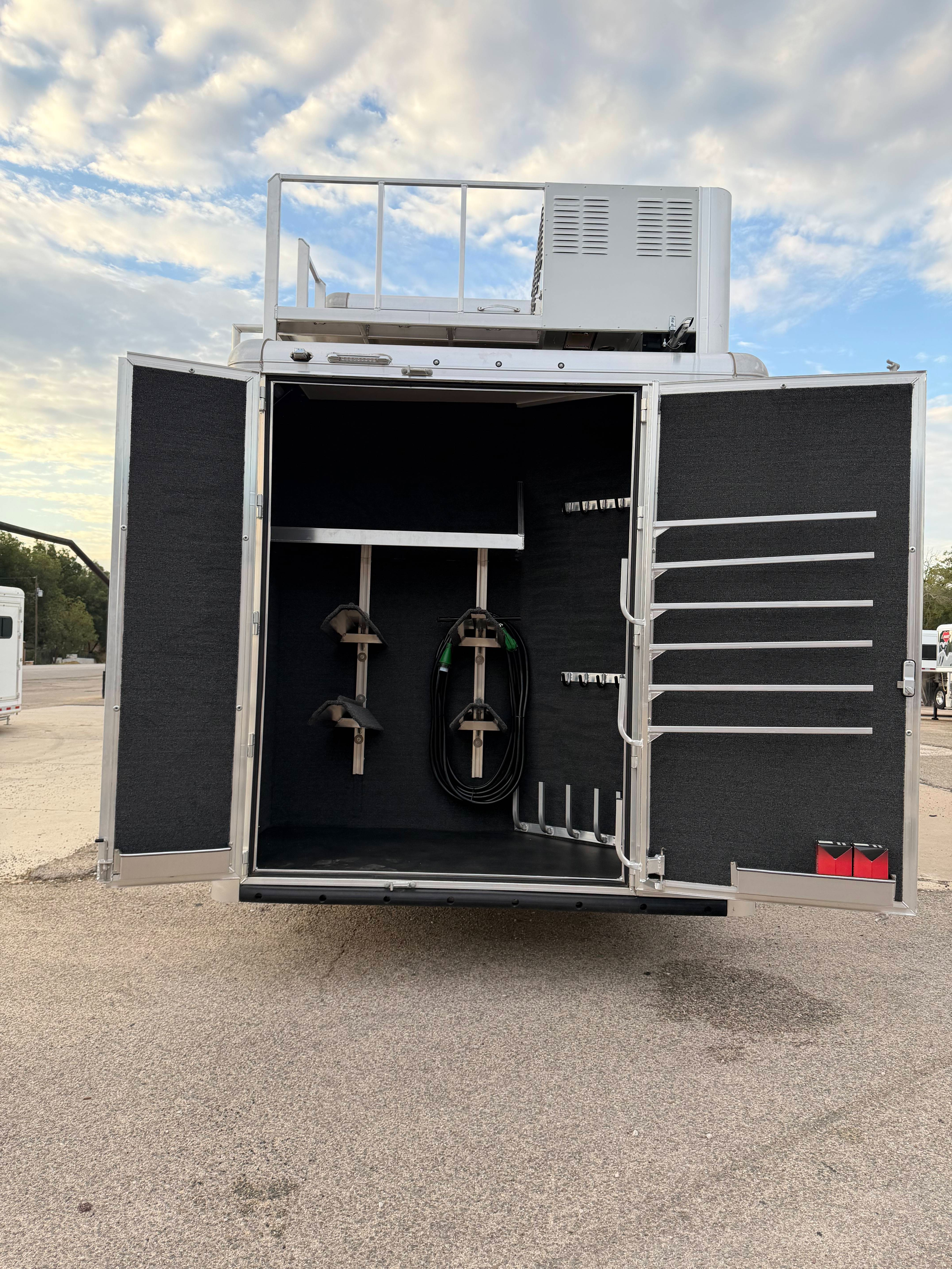 2026 Hart Trailers 4H 16' SW Side Load - AirRide - Diesel Gen Living Quarter Trailers