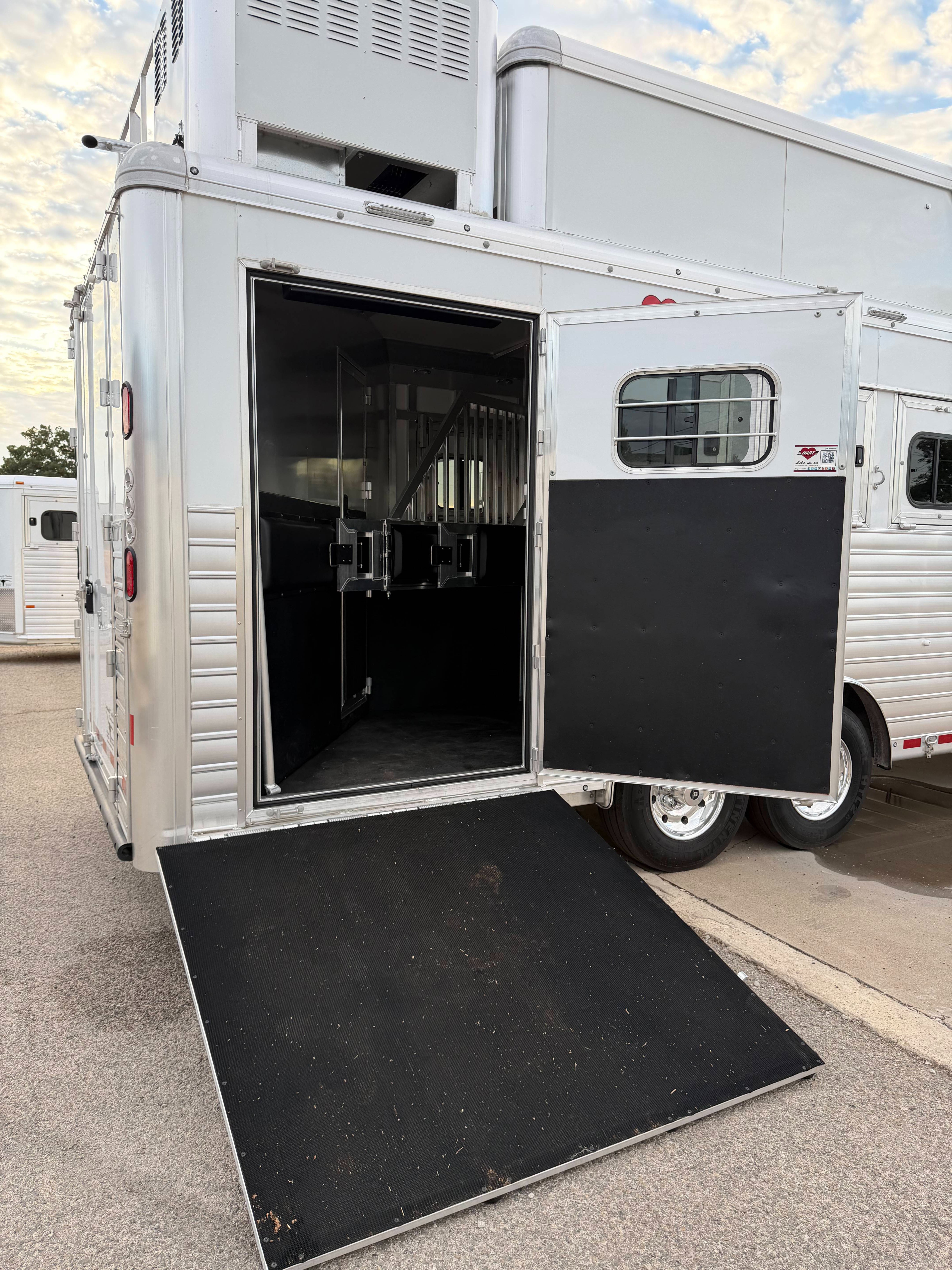 2026 Hart Trailers 4H 16' SW Side Load - AirRide - Diesel Gen Living Quarter Trailers