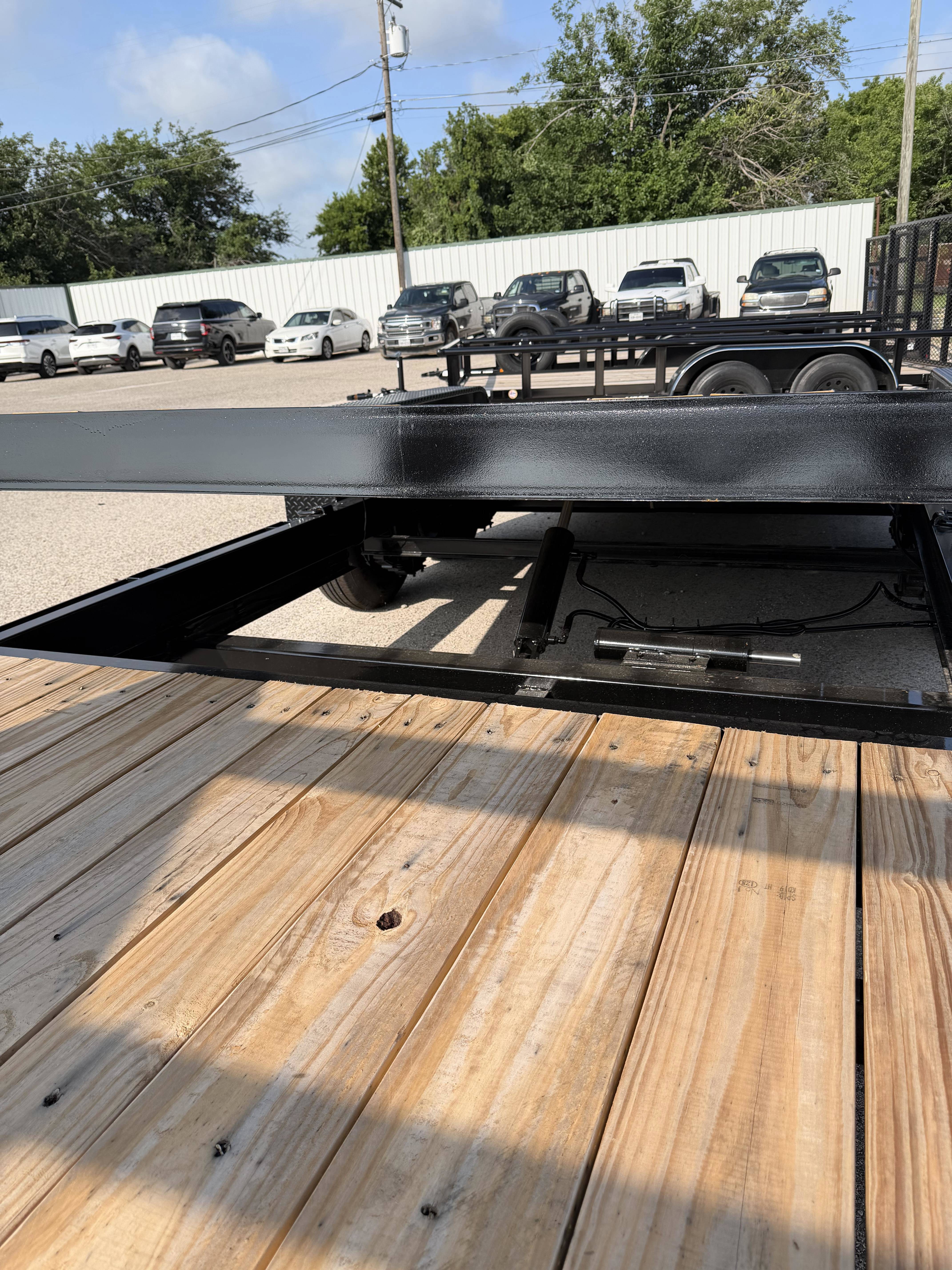 2026 Top Hat Trailers 24' GN Tilt Deck Specialty Trailers