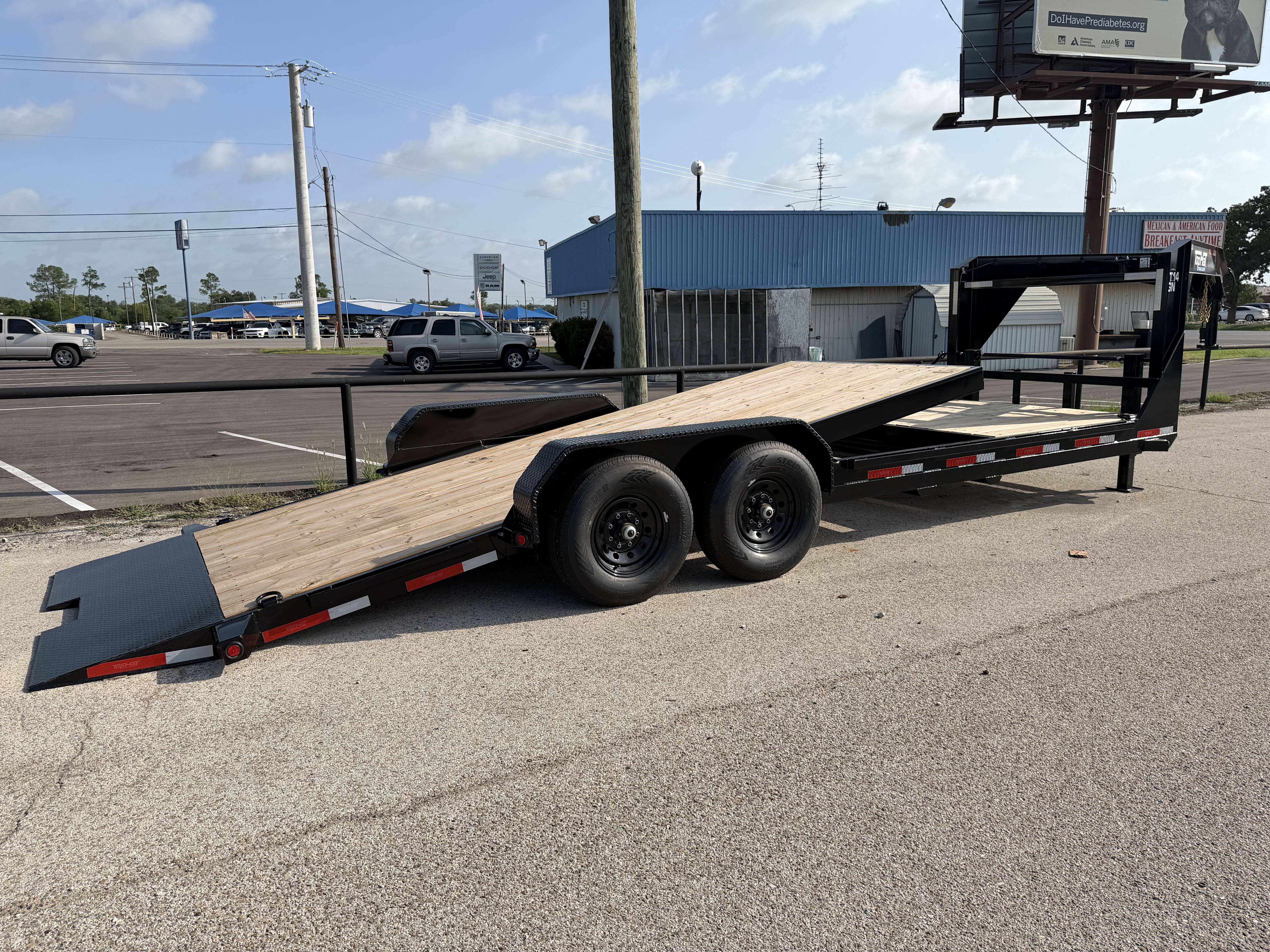 2026 Top Hat Trailers 24' GN Tilt Deck Specialty Trailers