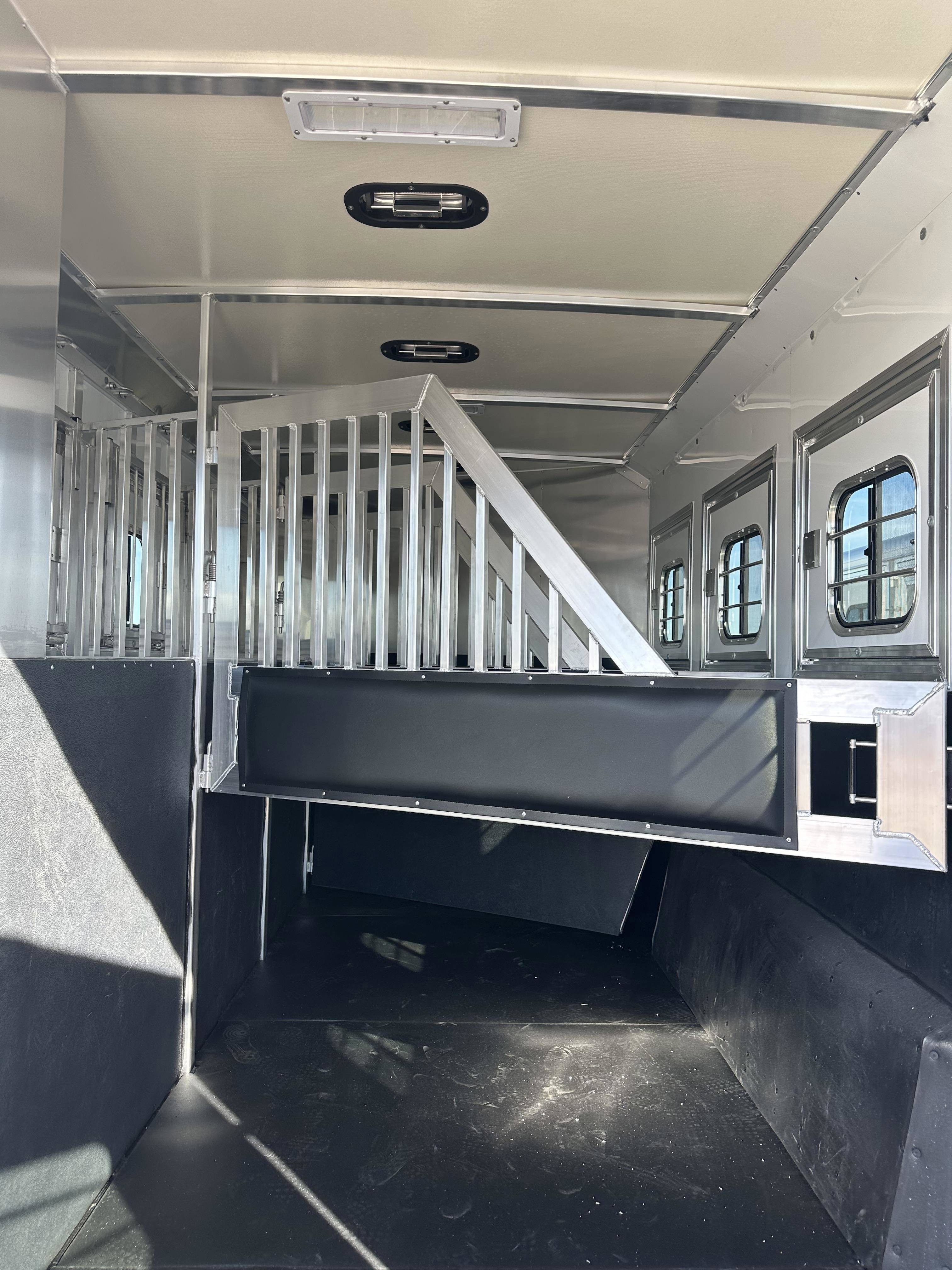 2027 Hart Trailers Tradition 4H Smarttack Horse Trailer Gooseneck Horse Trailers