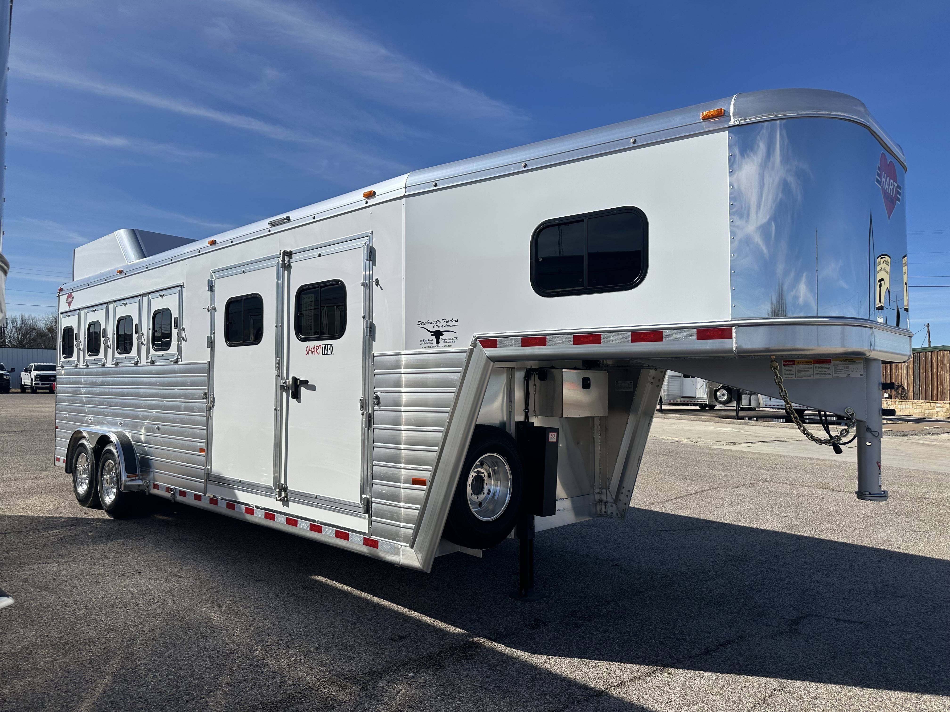 2027 Hart Trailers Tradition 4H Smarttack Horse Trailer Gooseneck Horse Trailers