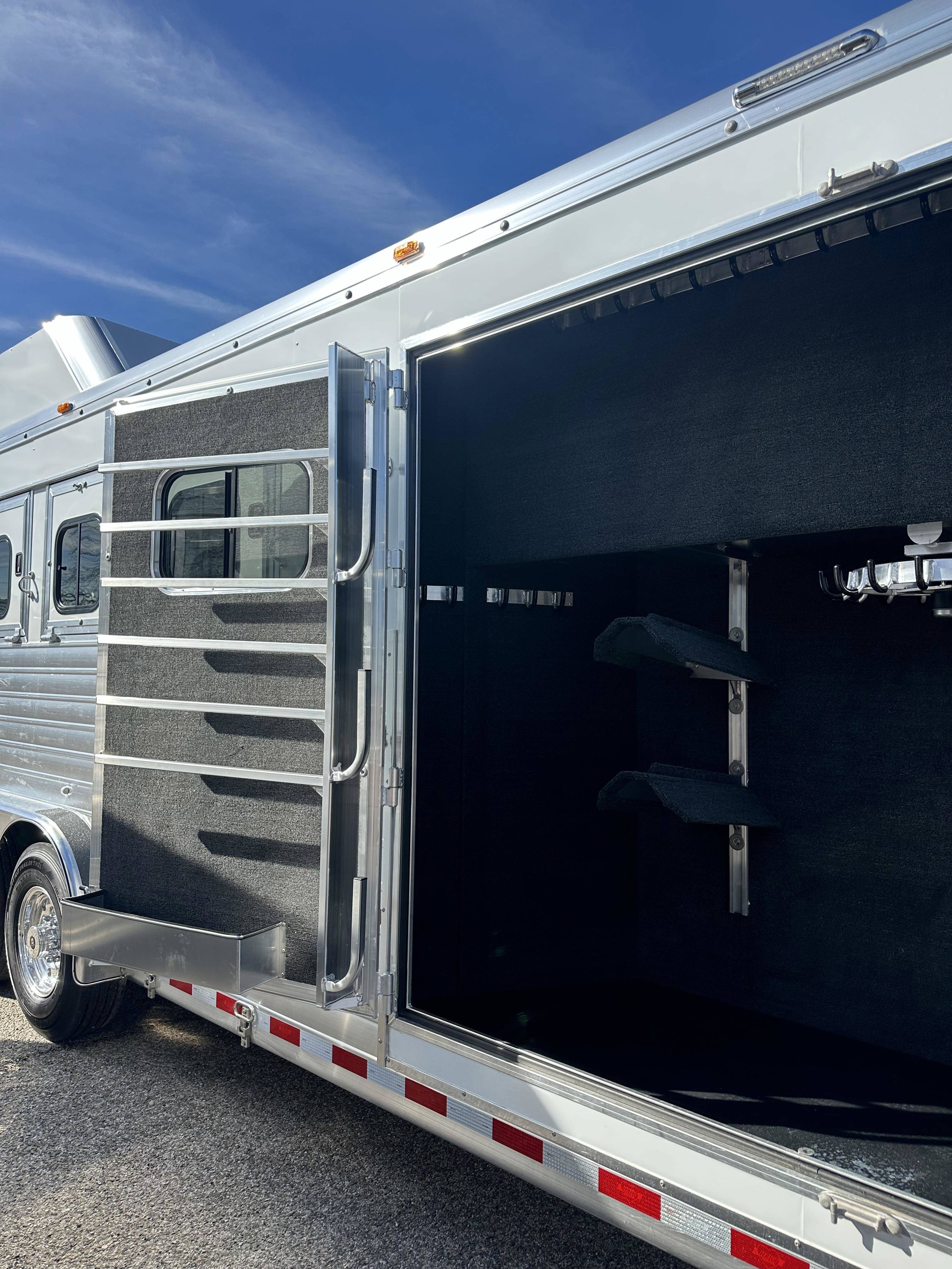 2027 Hart Trailers Tradition 4H Smarttack Horse Trailer Gooseneck Horse Trailers