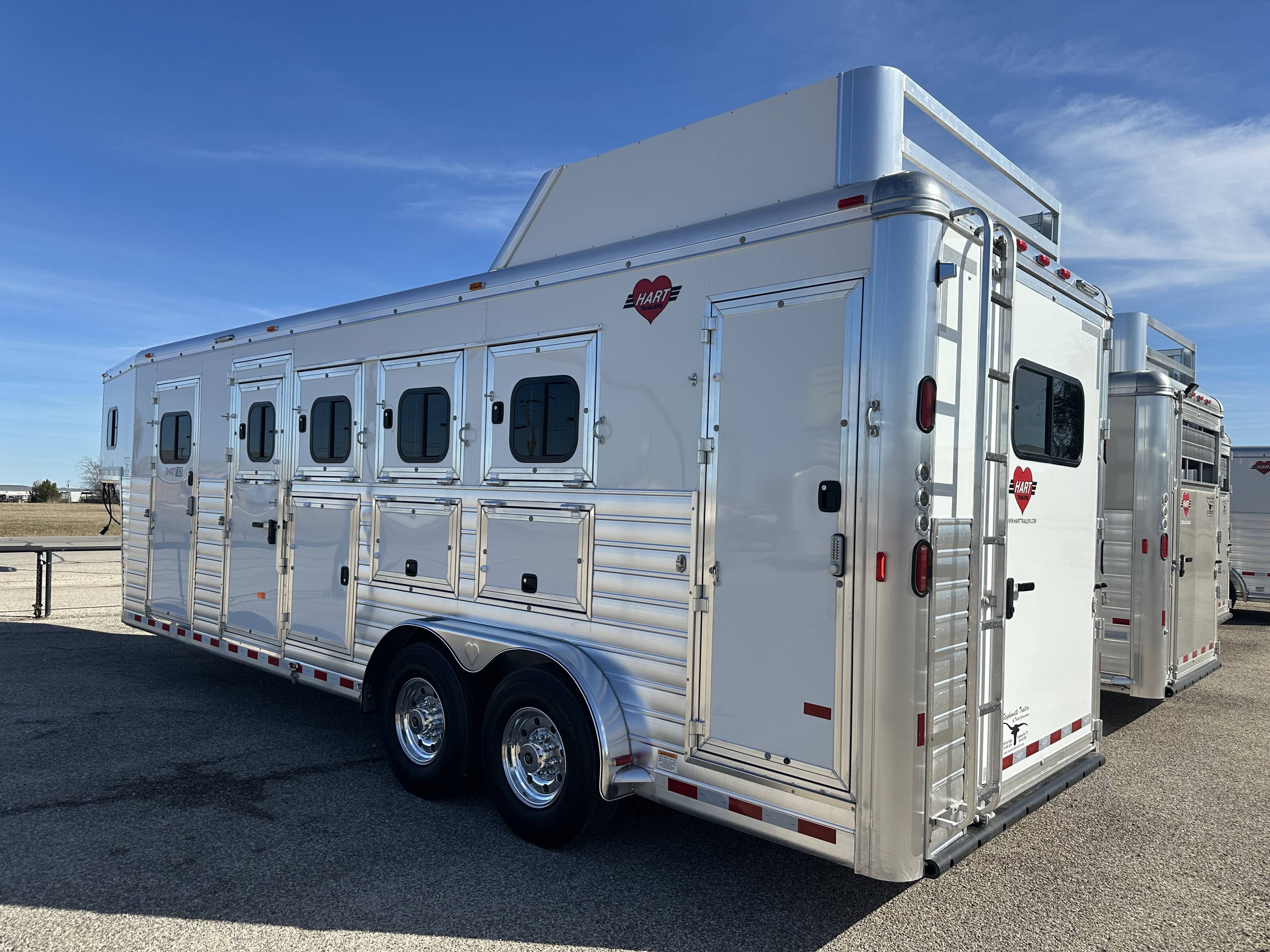 2027 Hart Trailers Tradition 4H Smarttack Horse Trailer Gooseneck Horse Trailers