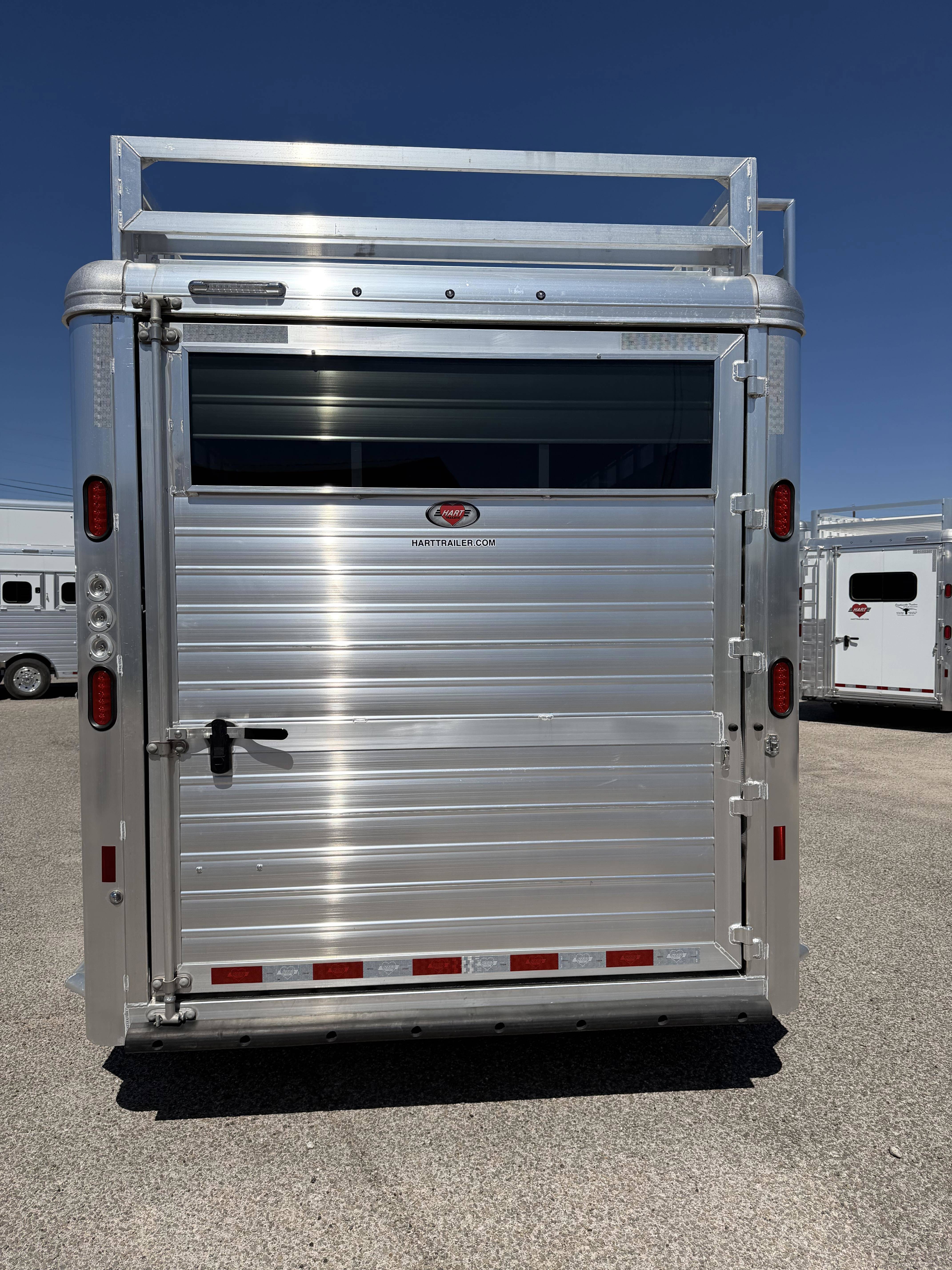 2026 Hart Trailers Lariat Smarttack w/ 3 Dividers Gooseneck Horse Trailers