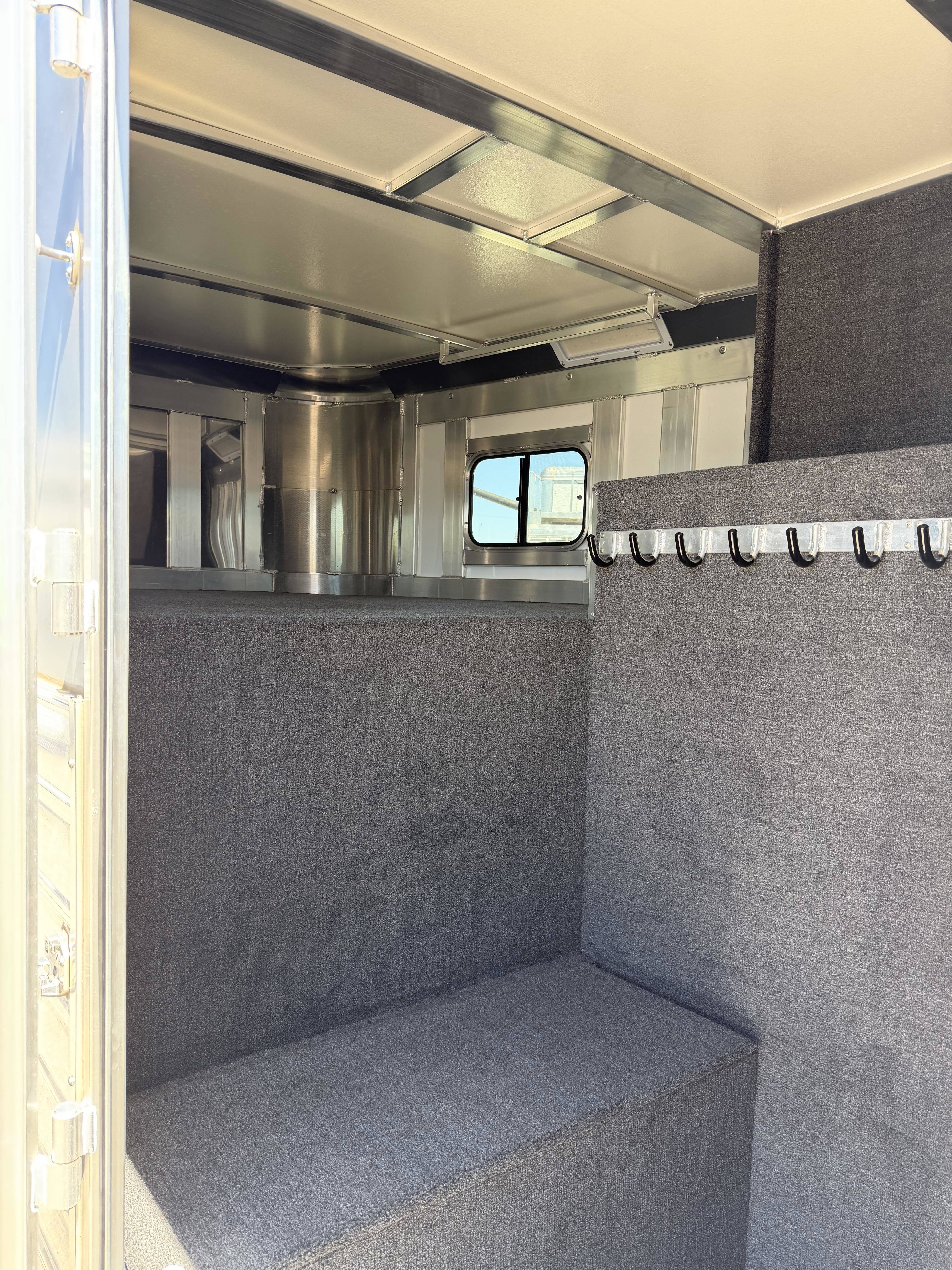 2026 Hart Trailers Lariat Smarttack w/ 3 Dividers Gooseneck Horse Trailers