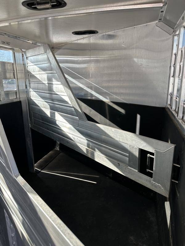 2023 Hart Trailers Lariat 6H GN Walk Thru Tack Horse Trailer Gooseneck Horse Trailers