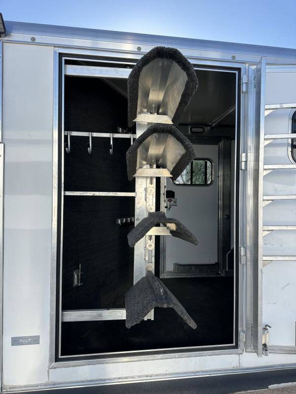 2023 Hart Trailers Lariat 6H GN Walk Thru Tack Horse Trailer Gooseneck Horse Trailers