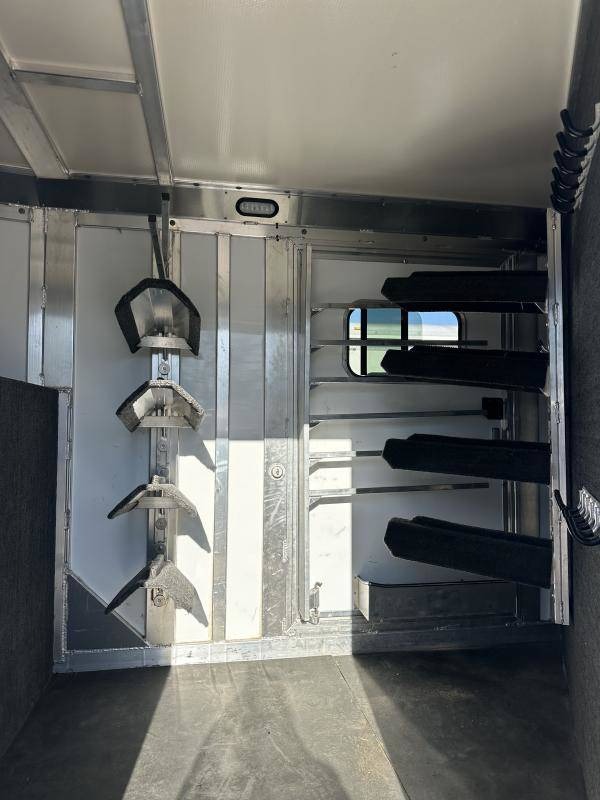 2023 Hart Trailers Lariat 6H GN Walk Thru Tack Horse Trailer Gooseneck Horse Trailers